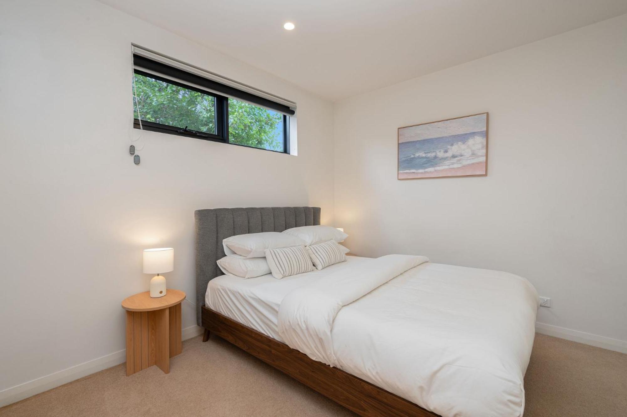 Bright 2-Bed Flat Near City Amenities