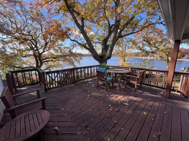 Comfortable Cabin on Lake and 20 min from Ski Hill and Alpine Valley