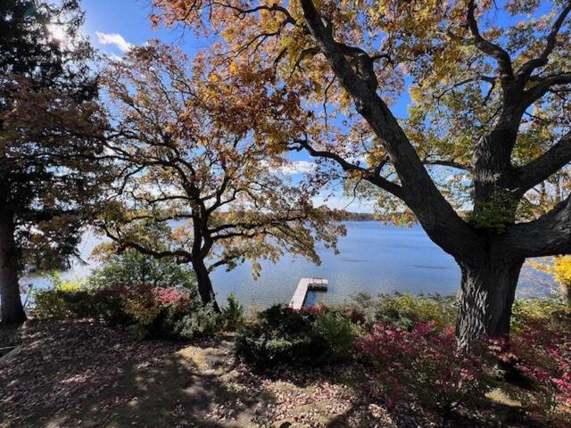 Comfortable Cabin on Lake and 20 min from Ski Hill and Alpine Valley