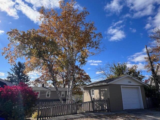 Comfortable Cabin on Lake and 20 min from Ski Hill and Alpine Valley