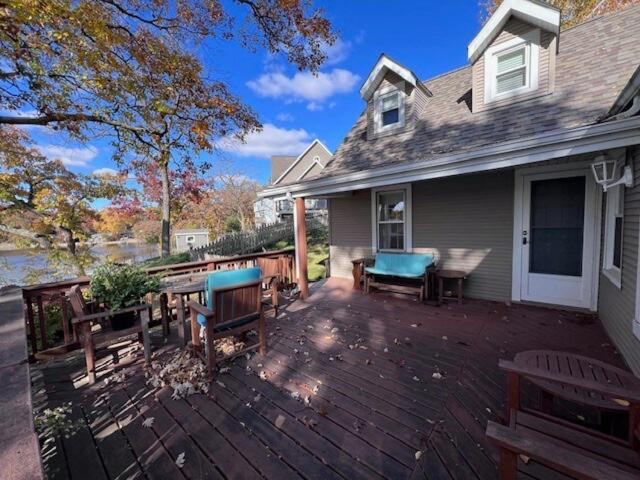 Comfortable Cabin on Lake and 20 min from Ski Hill and Alpine Valley