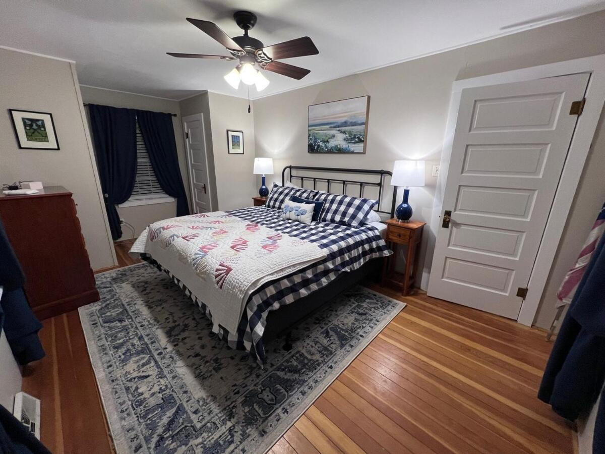 Comfortable Cabin on Lake and 20 min from Ski Hill and Alpine Valley
