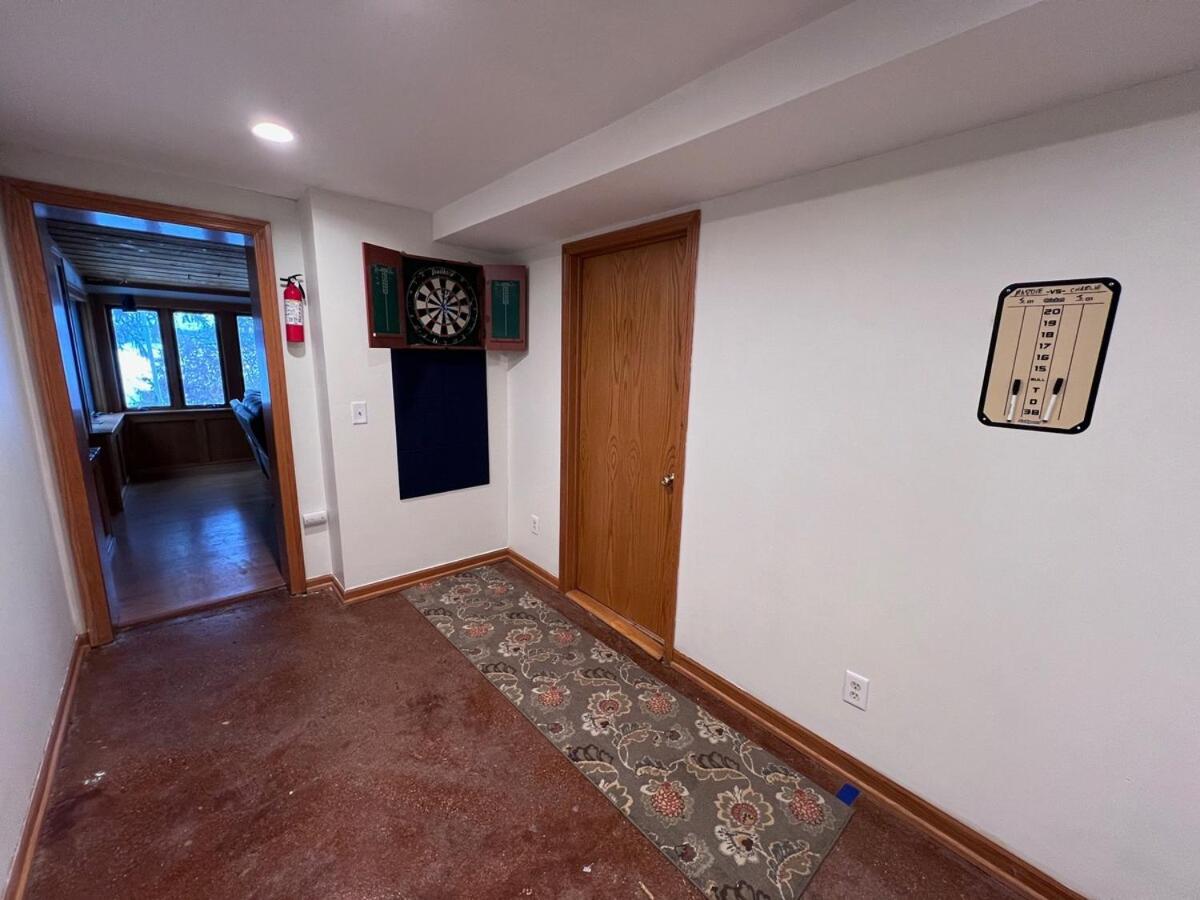 Comfortable Cabin on Lake and 20 min from Ski Hill and Alpine Valley