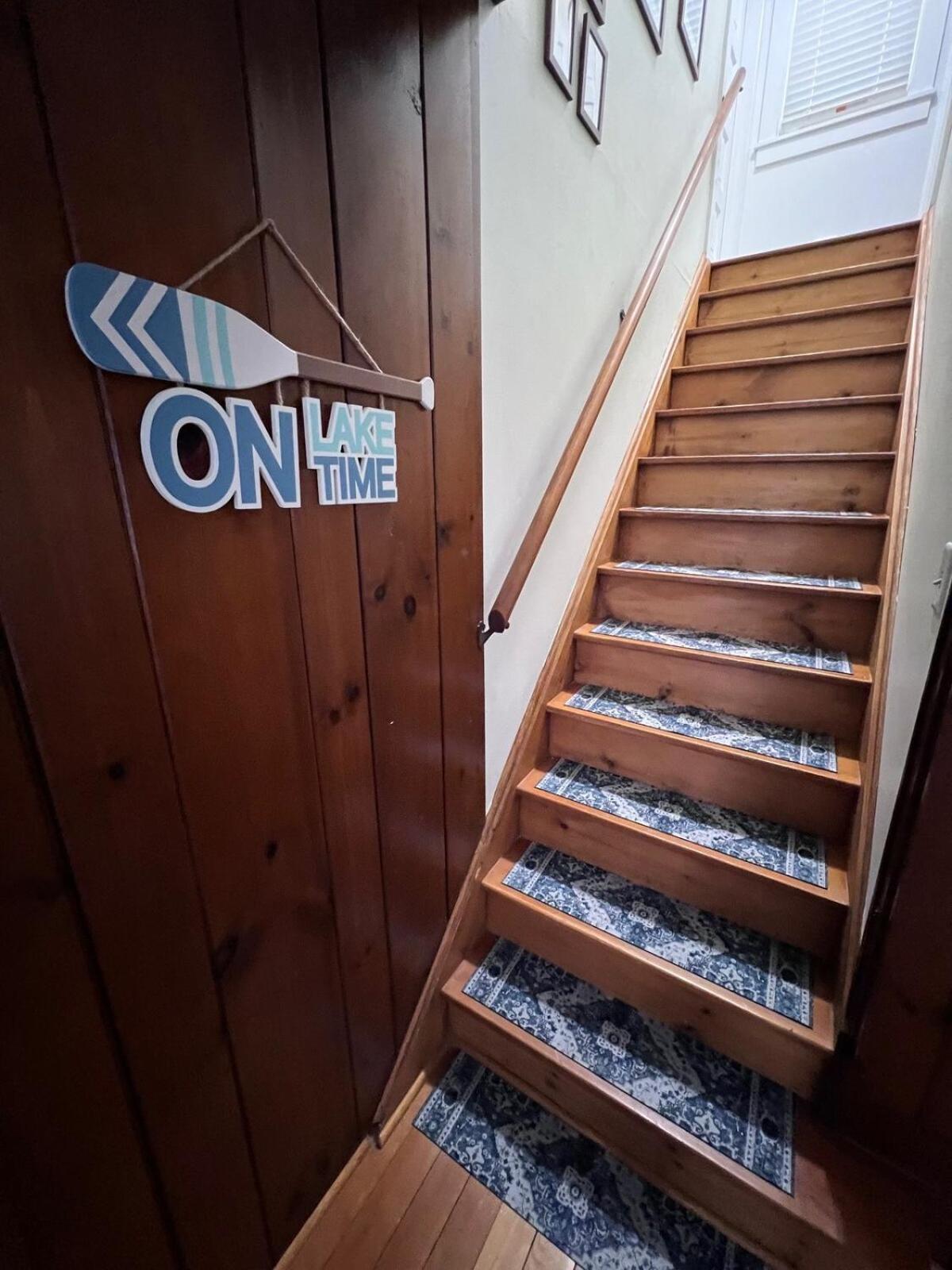 Comfortable Cabin on Lake and 20 min from Ski Hill and Alpine Valley