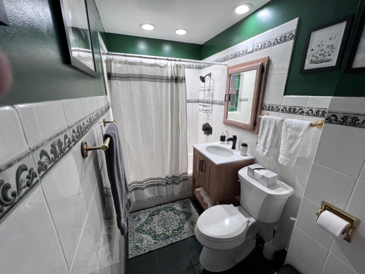 Comfortable Cabin on Lake and 20 min from Ski Hill and Alpine Valley