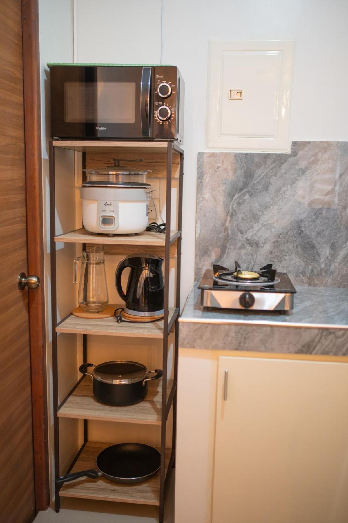Stylish & Modern Stay in Batangas City - Unit 106