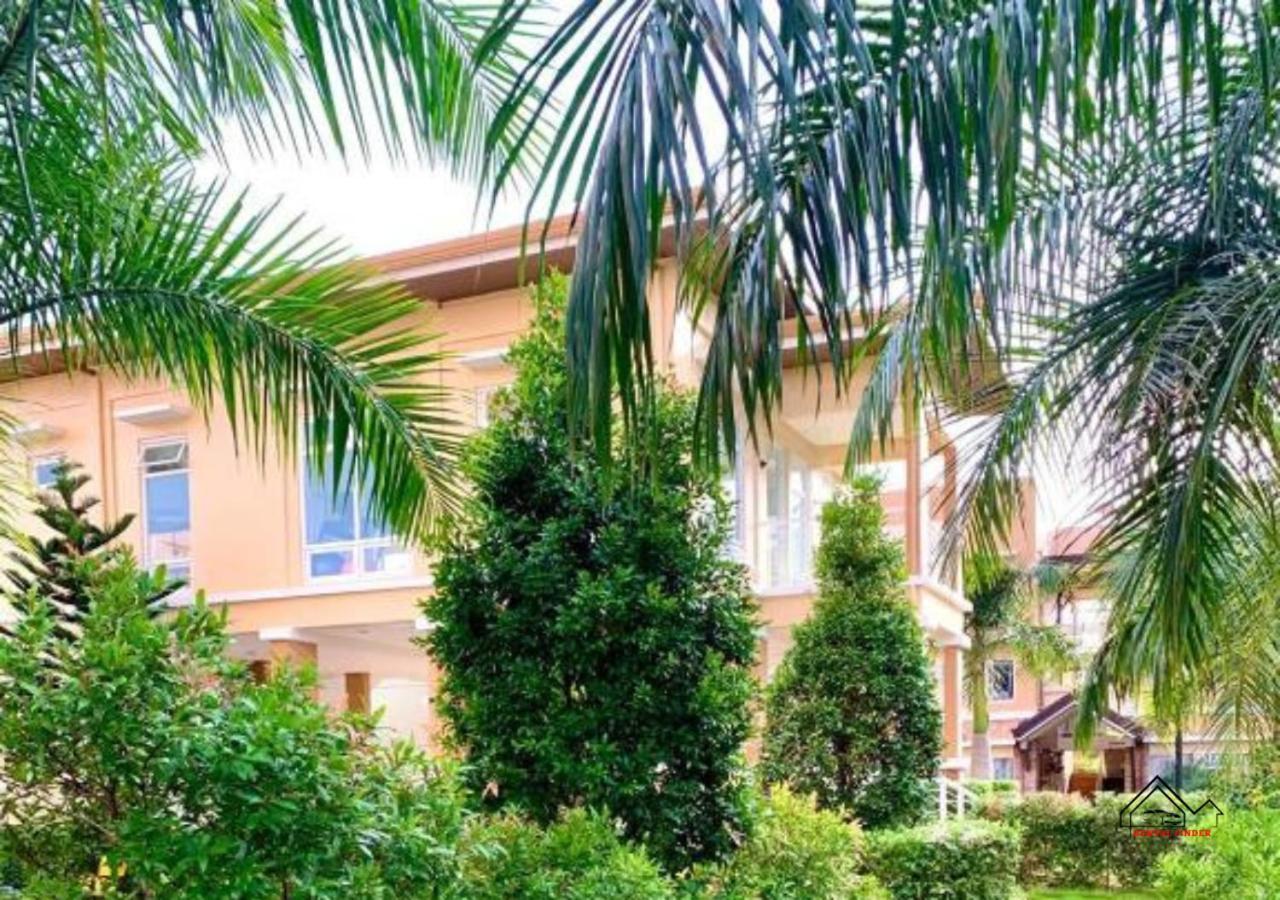 Palawan Cozy Stay with a Balcony, FREE Gym & Pool near Airport - B2 6Luster