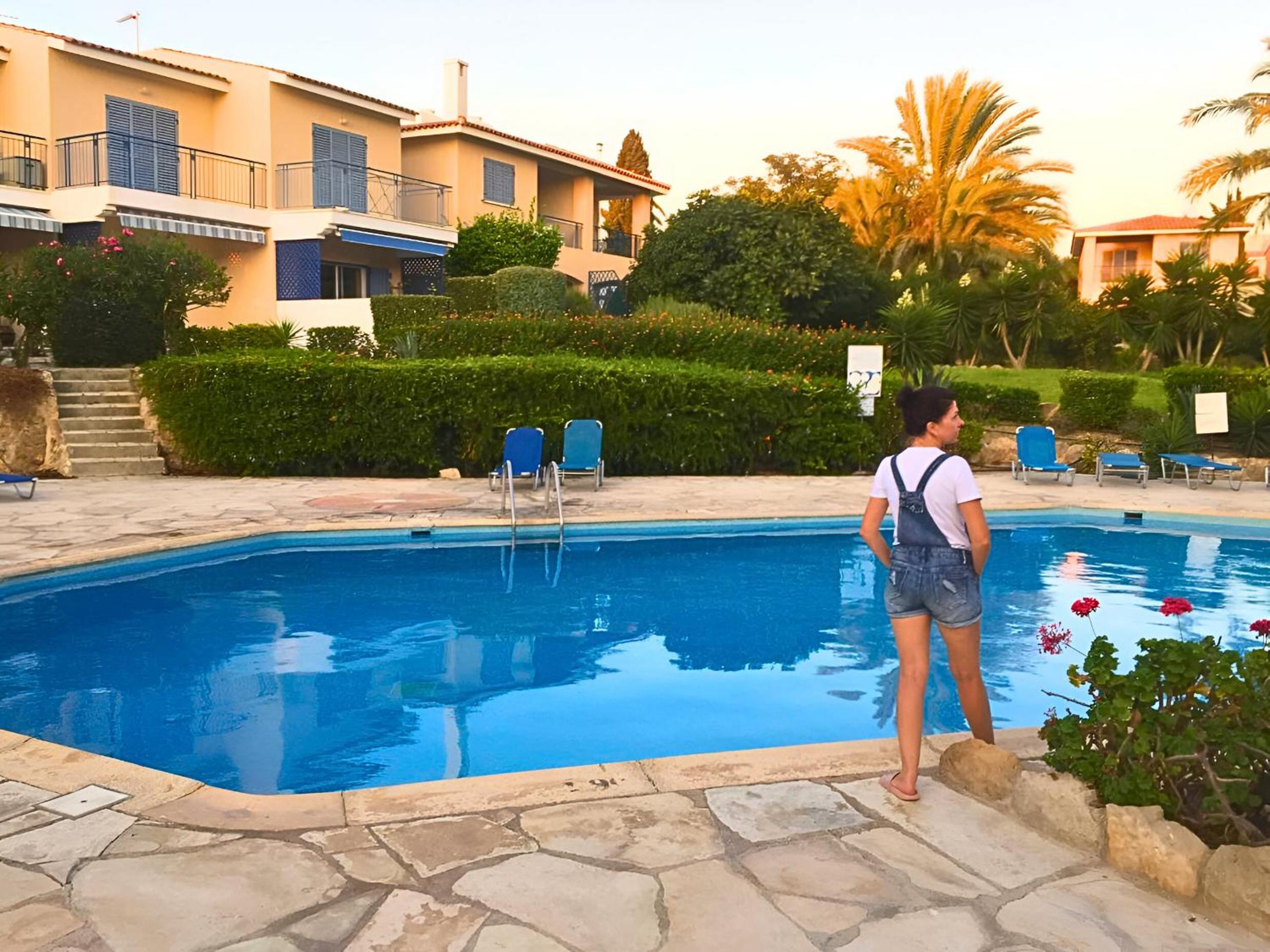 Paradise Gardens Cozy Oasis with AC, WIFI, and pool