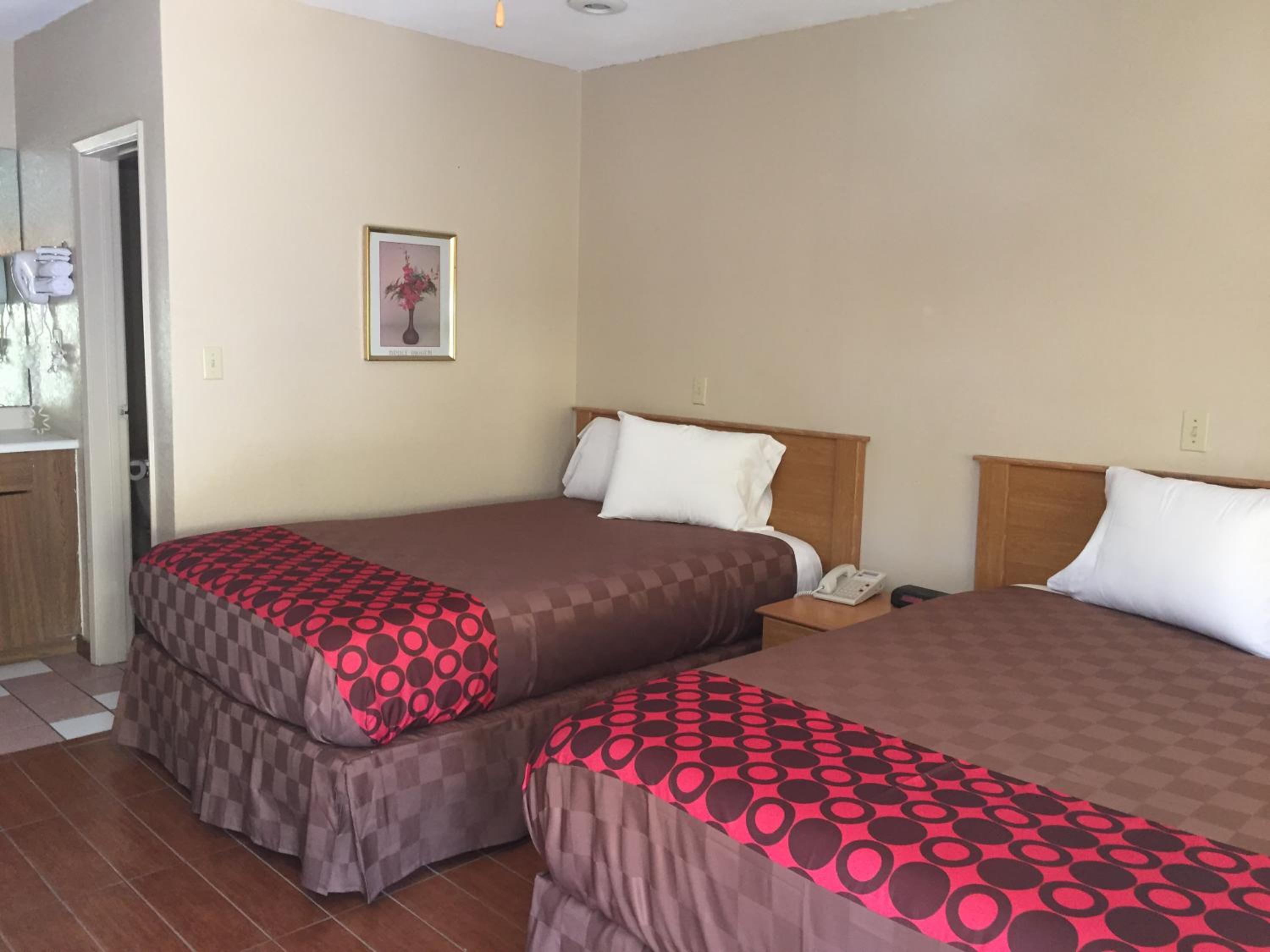 Townhouse Inn and Suites
