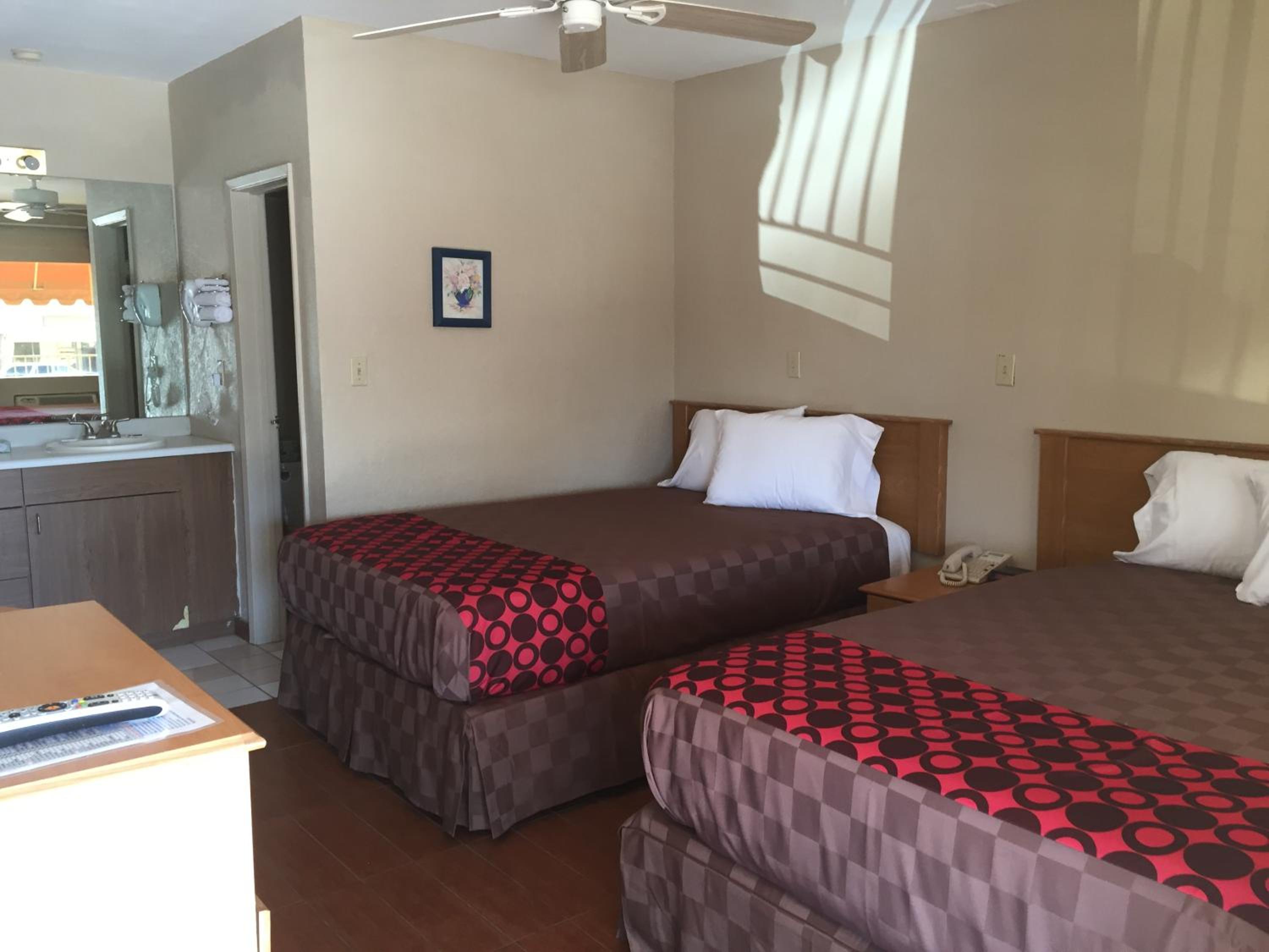 Townhouse Inn and Suites