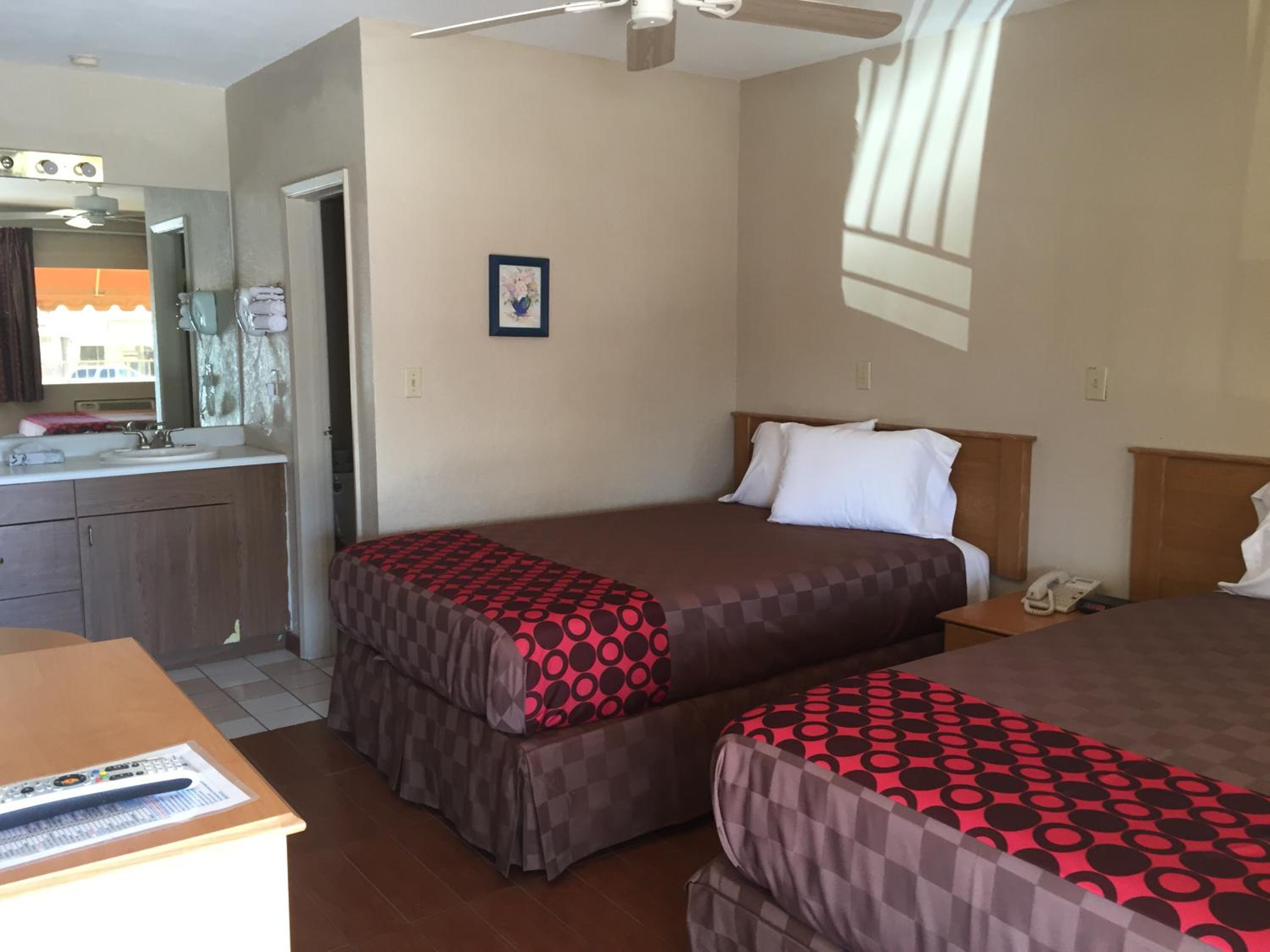 Townhouse Inn and Suites