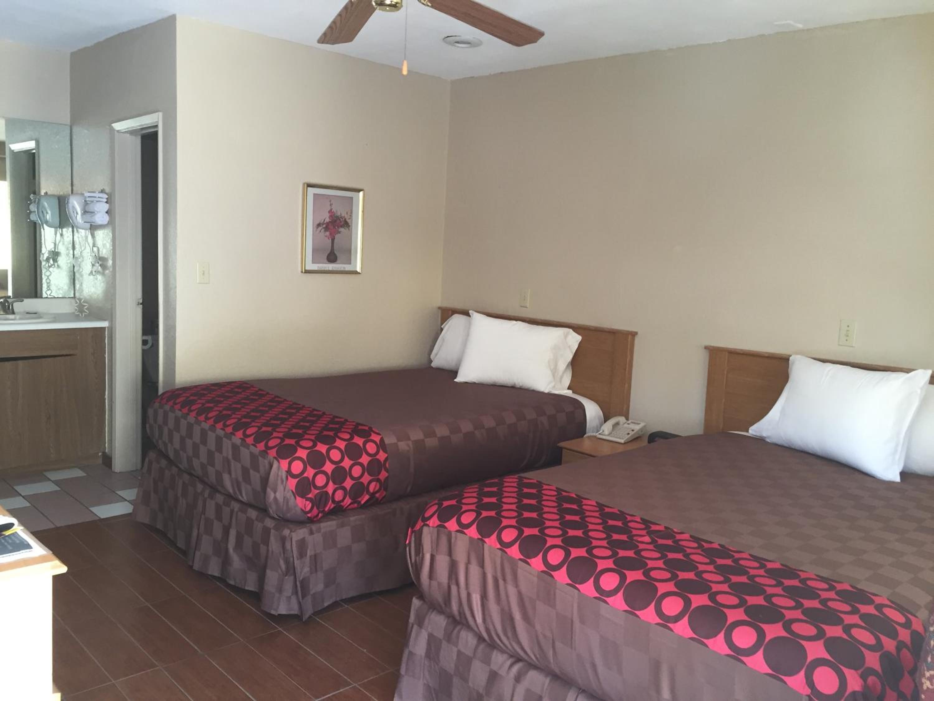 Townhouse Inn and Suites
