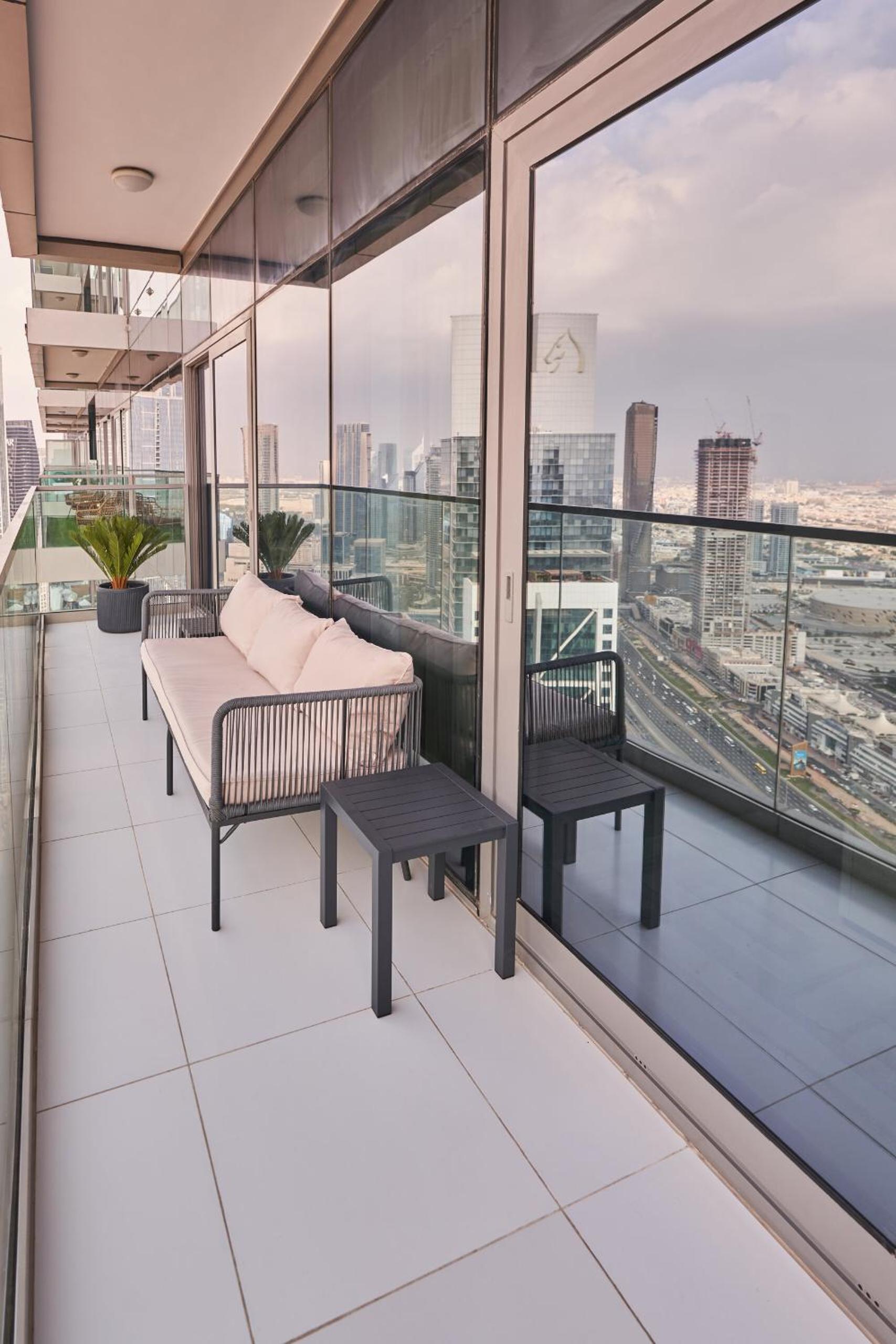 Paramount - Luxury 2BR Apartments with Burj or Sea Views - Access to the Infinity Pool on 64th Floor