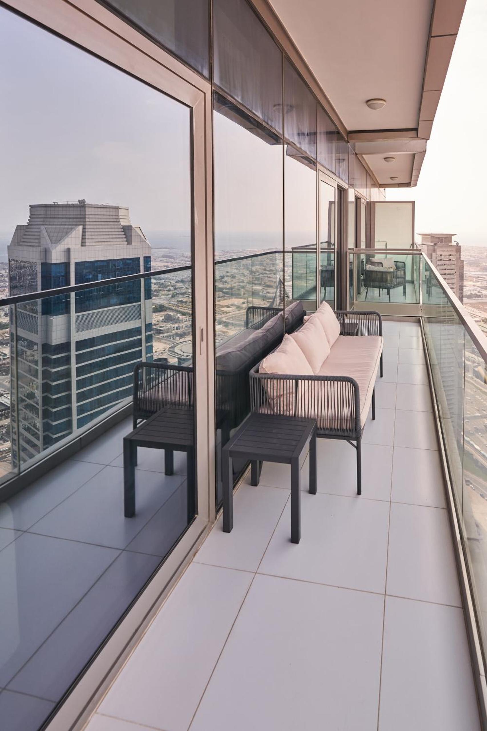 Paramount - Luxury 2BR Apartments with Burj or Sea Views - Access to the Infinity Pool on 64th Floor
