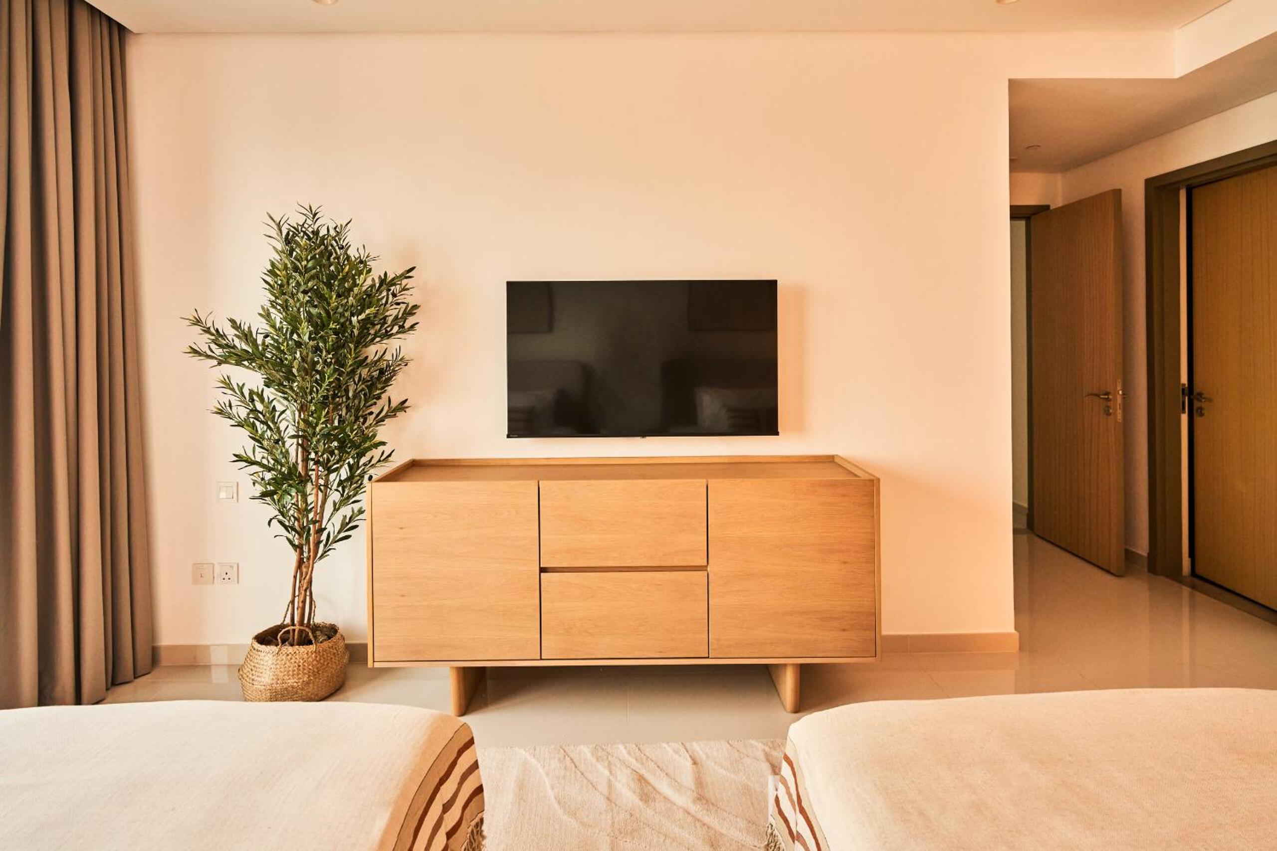 Paramount - Luxury 2BR Apartments with Burj or Sea Views - Access to the Infinity Pool on 64th Floor