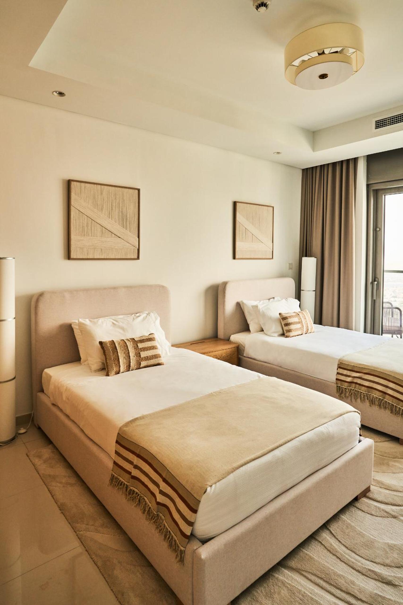 Paramount - Luxury 2BR Apartments with Burj or Sea Views - Access to the Infinity Pool on 64th Floor