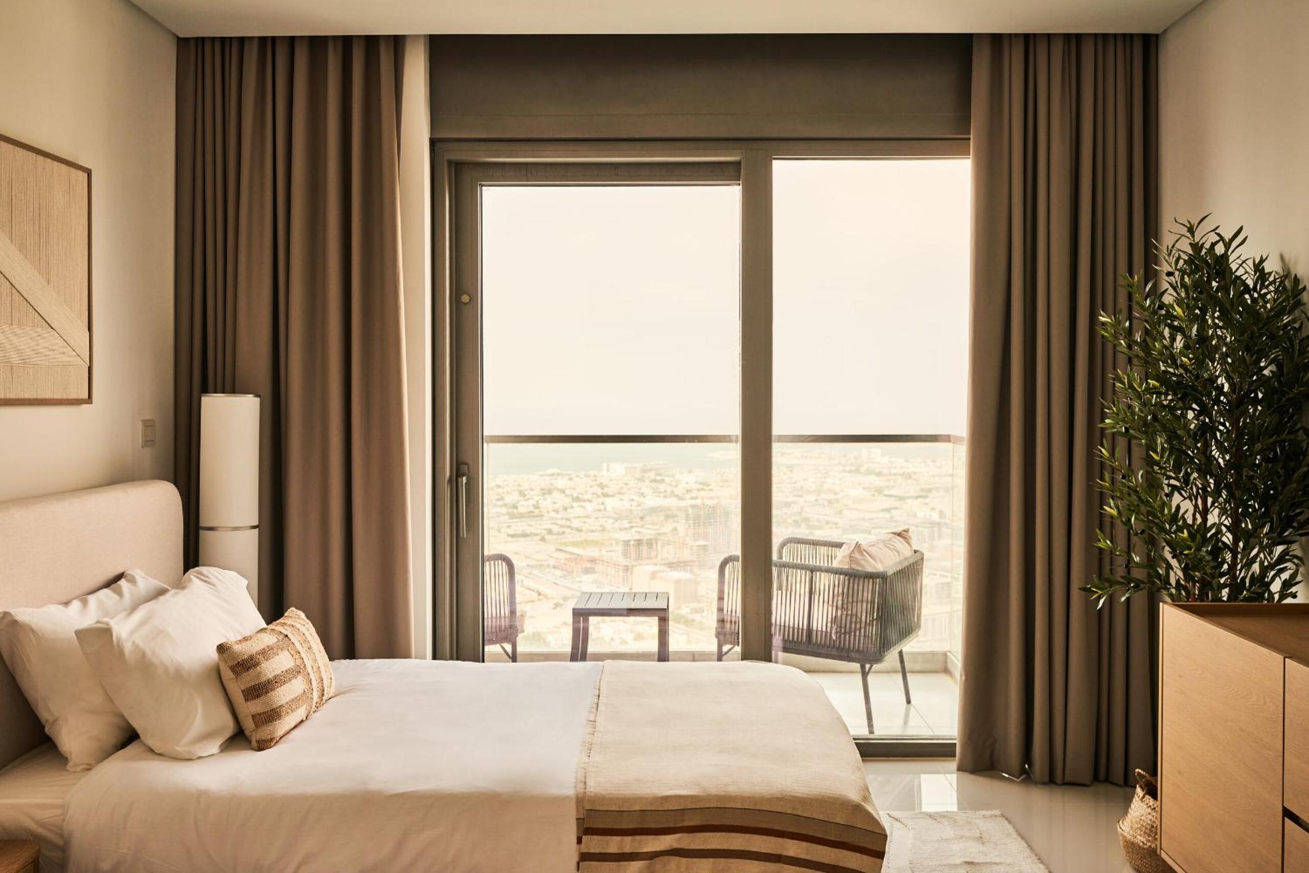 Paramount - Luxury 2BR Apartments with Burj or Sea Views - Access to the Infinity Pool on 64th Floor