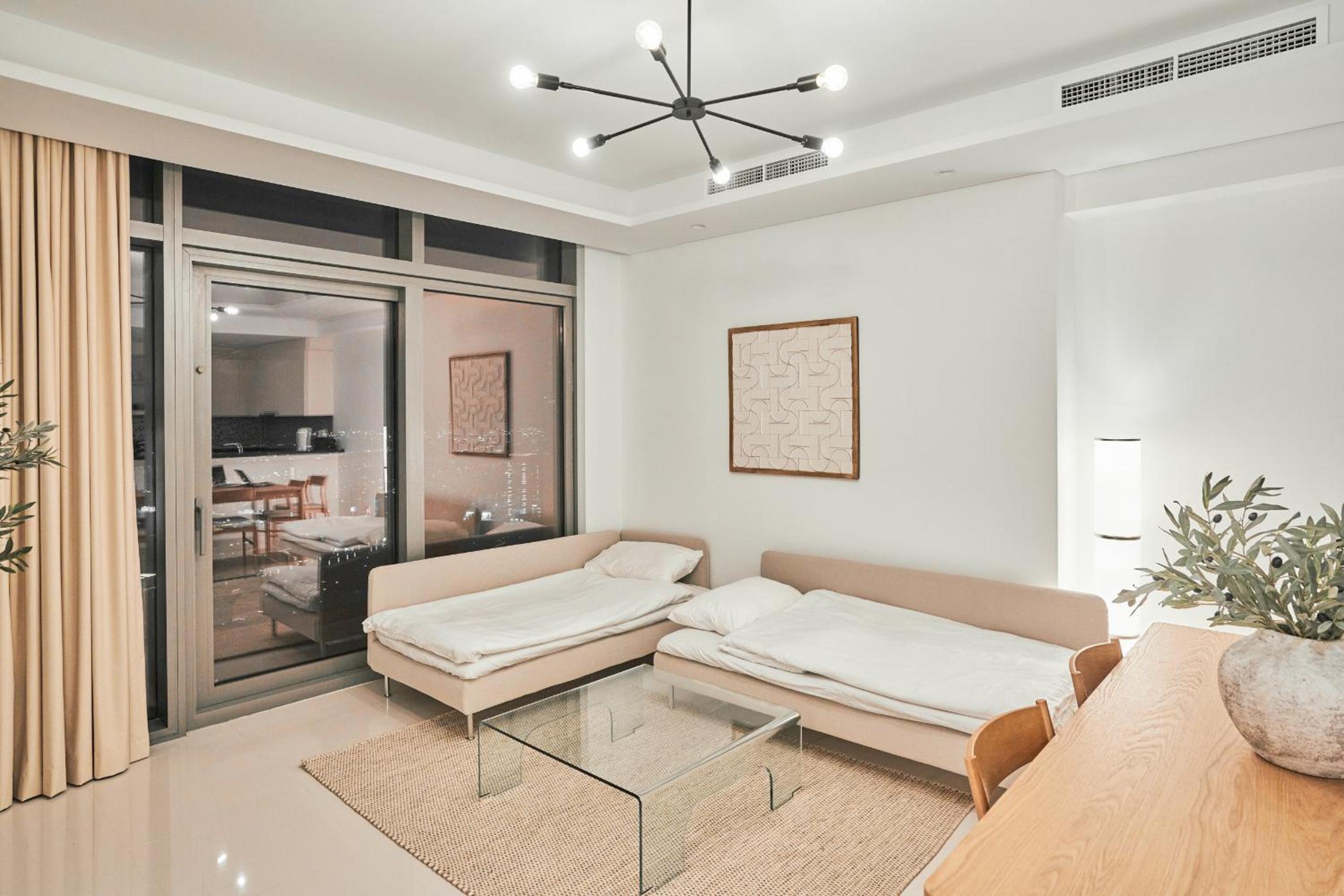 Paramount - Luxury 2BR Apartments with Burj or Sea Views - Access to the Infinity Pool on 64th Floor