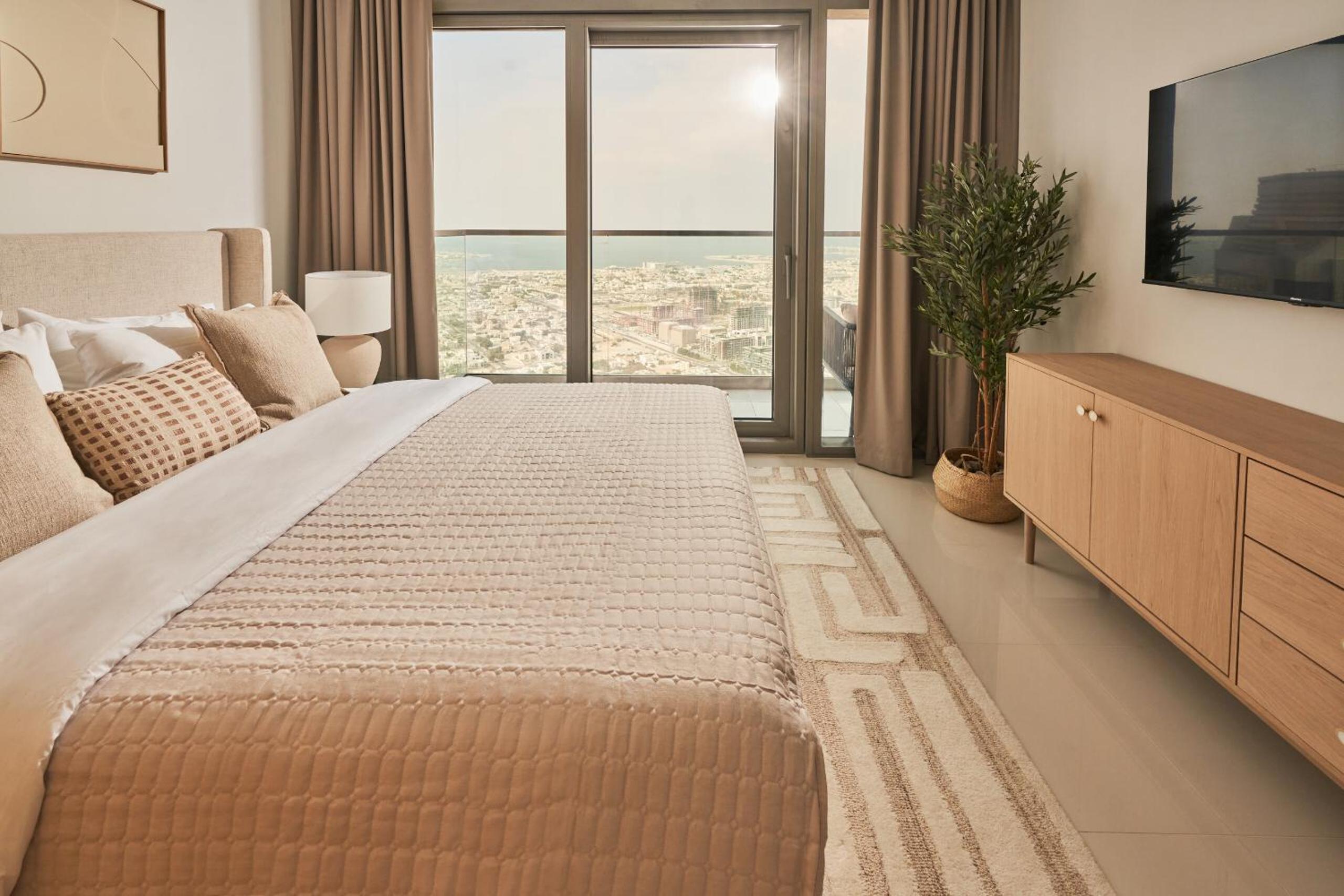 Paramount - Luxury 2BR Apartments with Burj or Sea Views - Access to the Infinity Pool on 64th Floor