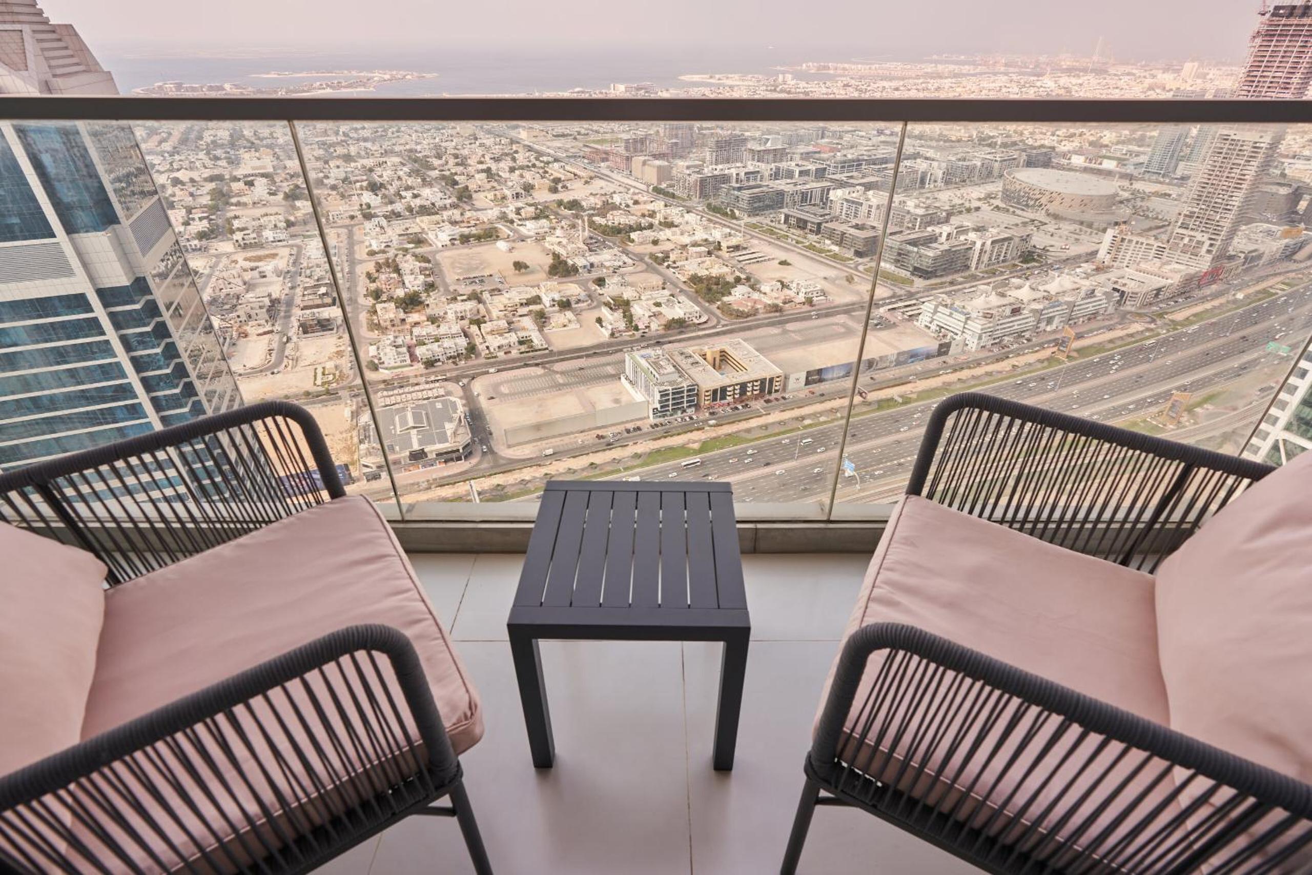 Paramount - Luxury 2BR Apartments with Burj or Sea Views - Access to the Infinity Pool on 64th Floor