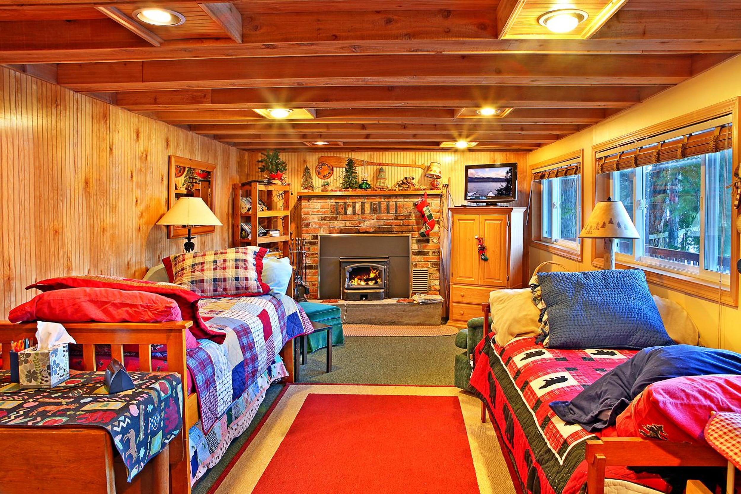 Lake Wenatchee Getaway - Lakefront Weekend Hideout view 4