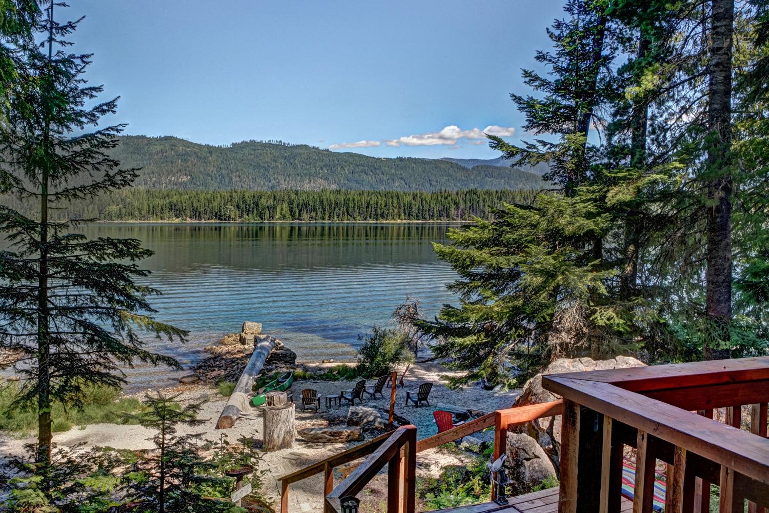 Lake Wenatchee Getaway - Lakefront Weekend Hideout view 5