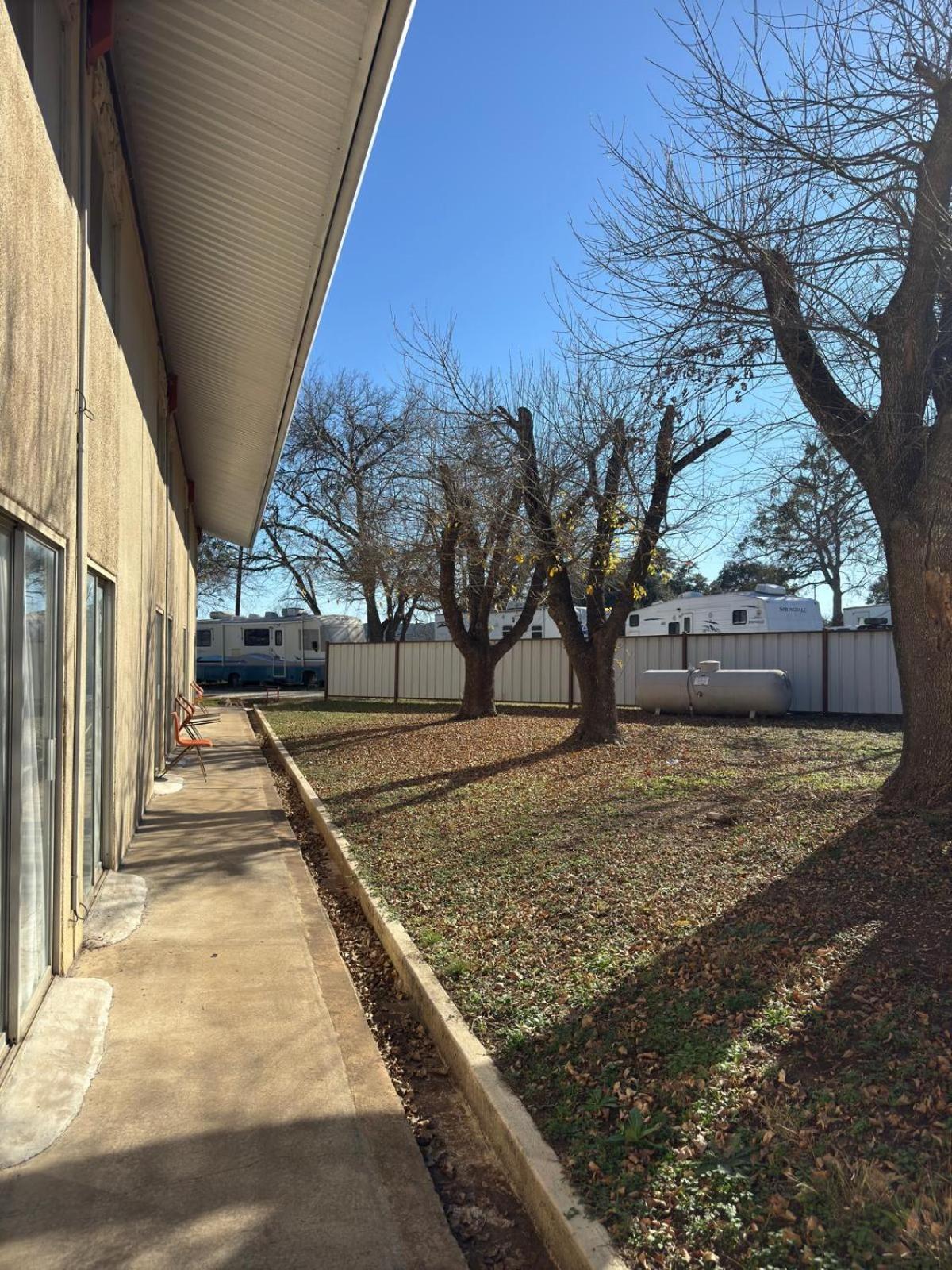 American Inn & RV Park