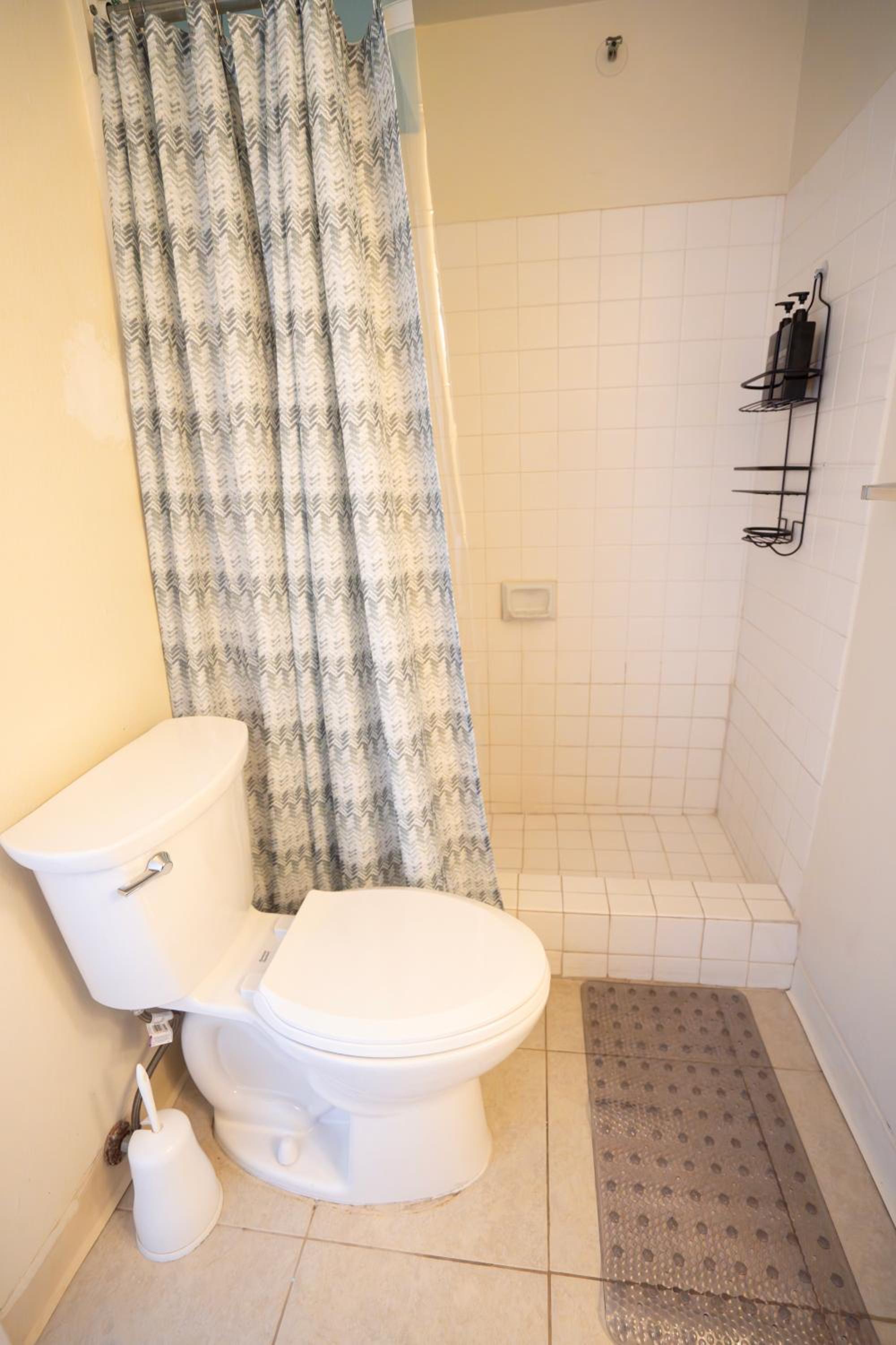 Waikiki Seaside Monarch Paradise Hotel Studio Near Waikiki - Mountain and City View - Full Kitchen