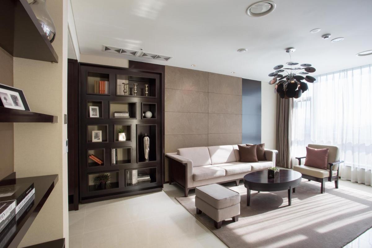 I Square Hotel