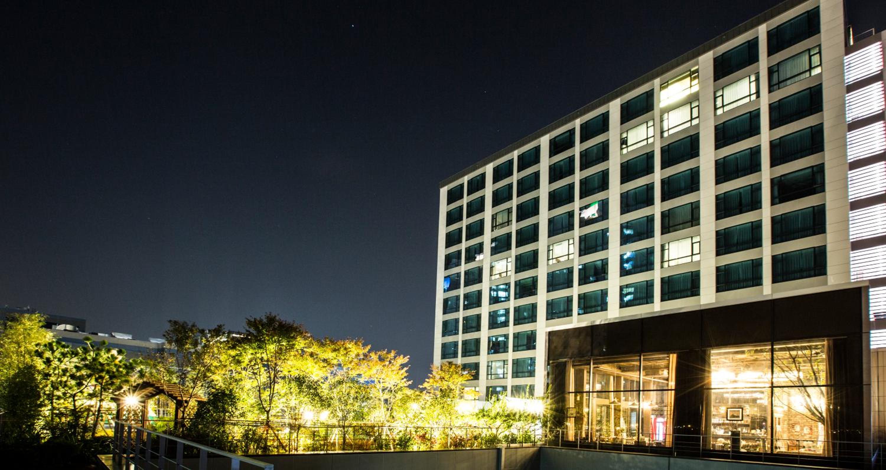 I Square Hotel