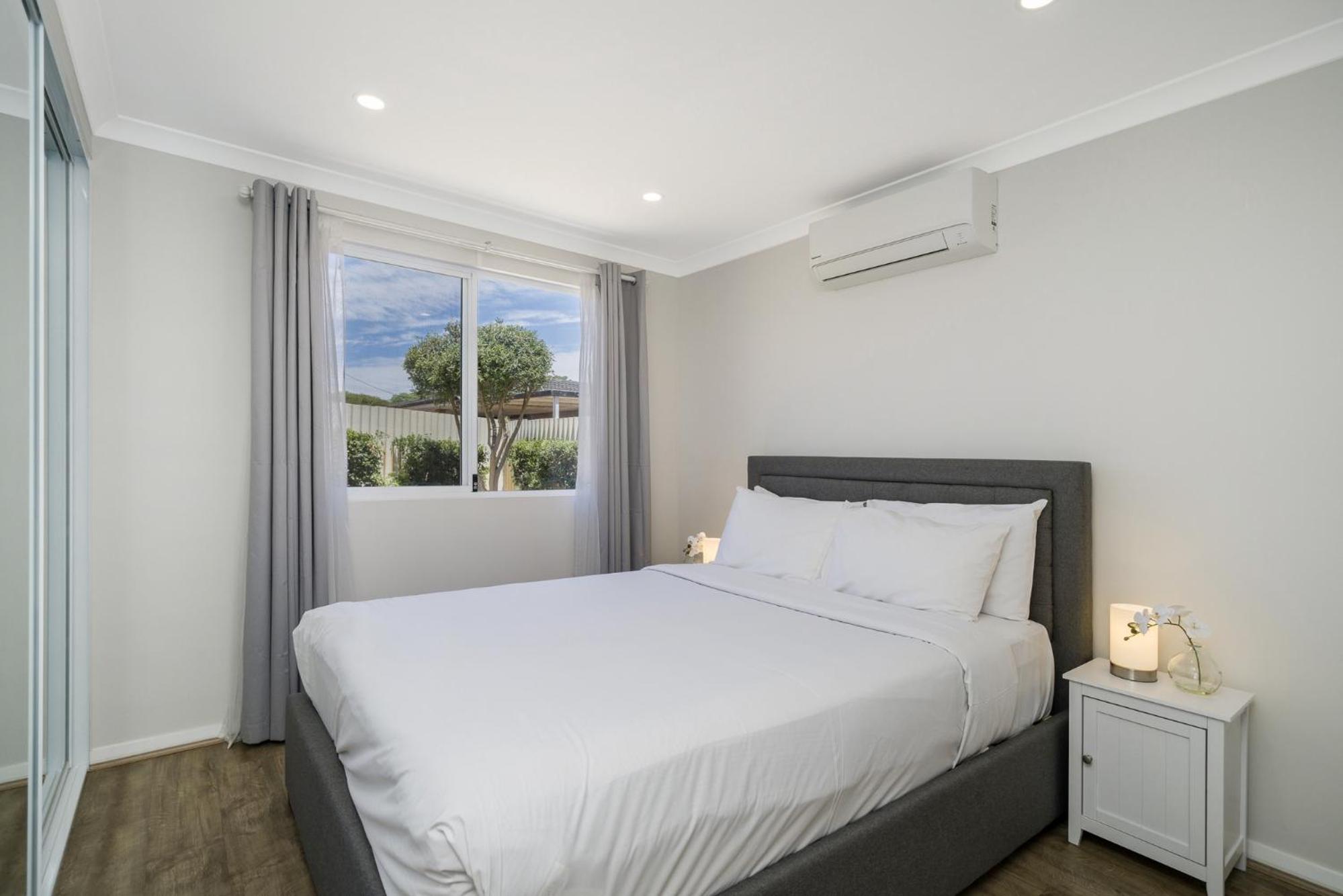 Bright and Spacious 2-Bed Thornlie Family Home