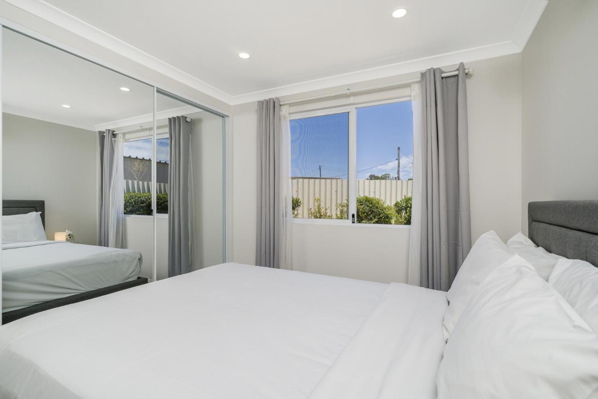 Bright and Spacious 2-Bed Thornlie Family Home