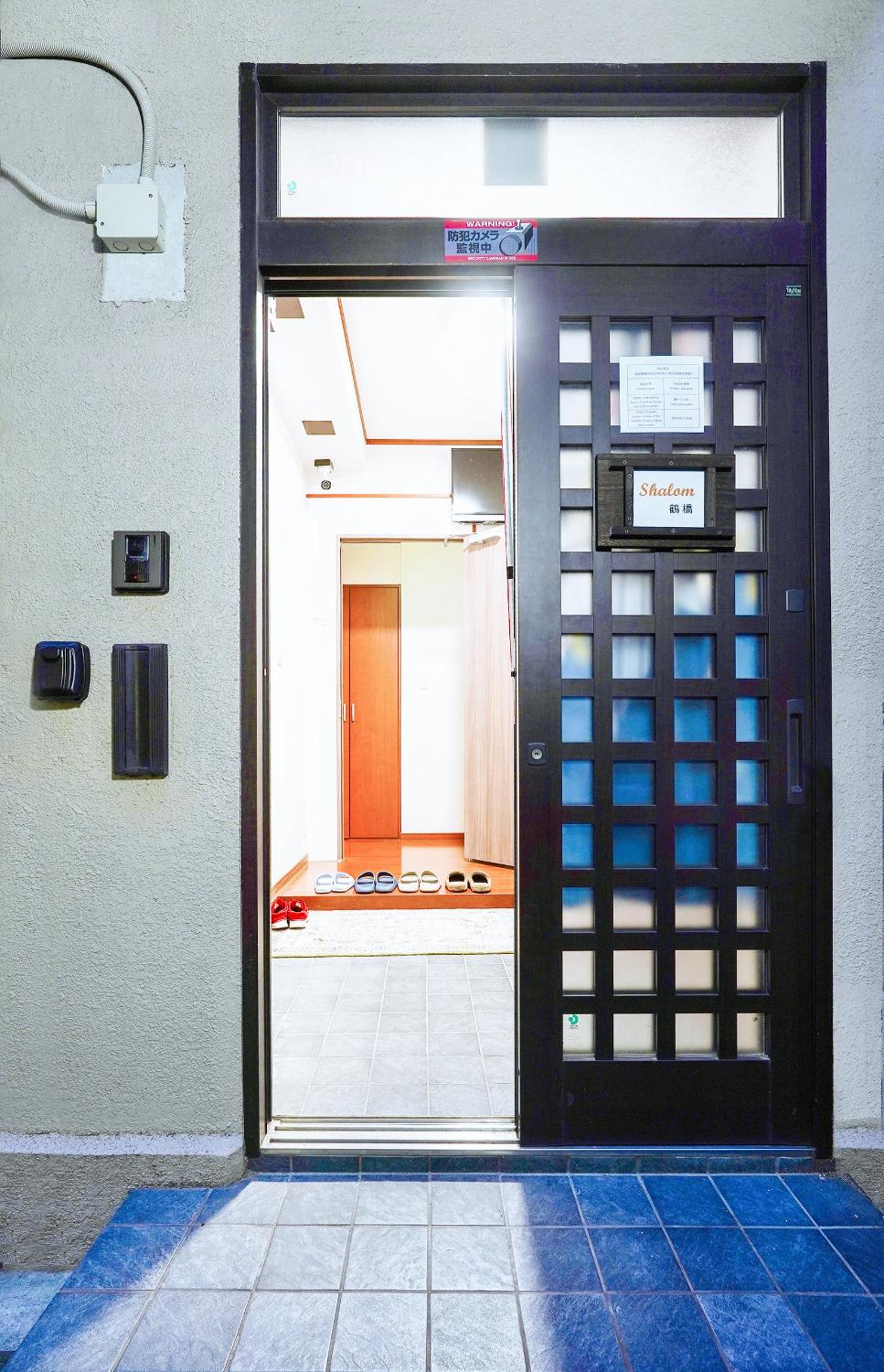 Shalom 鶴橋 市中心地铁口徒步10秒可到民宿 地铁6分钟直达难波 大阪3条地铁交汇处 30分钟直达奈良
