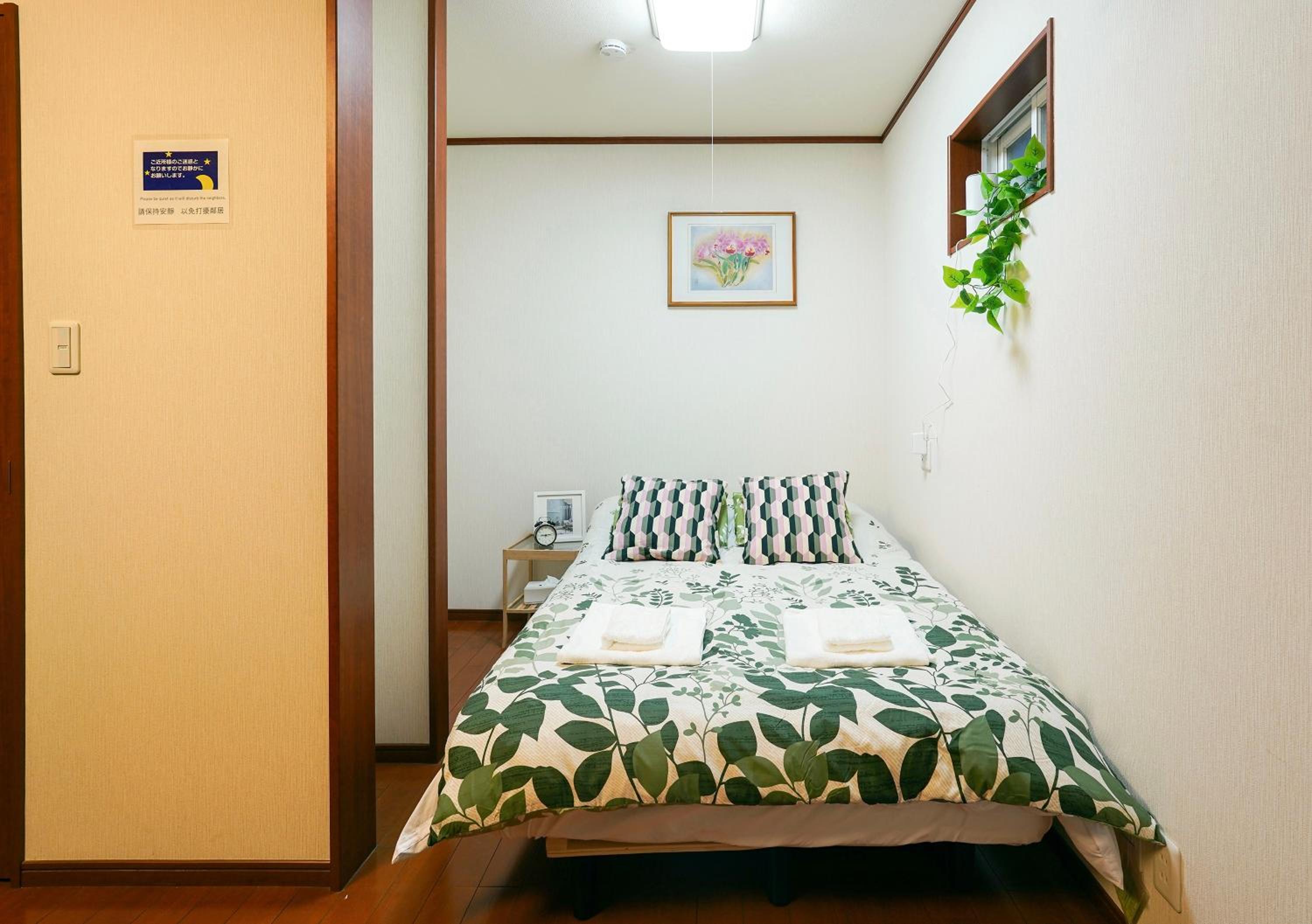 Shalom 鶴橋 市中心地铁口徒步10秒可到民宿 地铁6分钟直达难波 大阪3条地铁交汇处 30分钟直达奈良