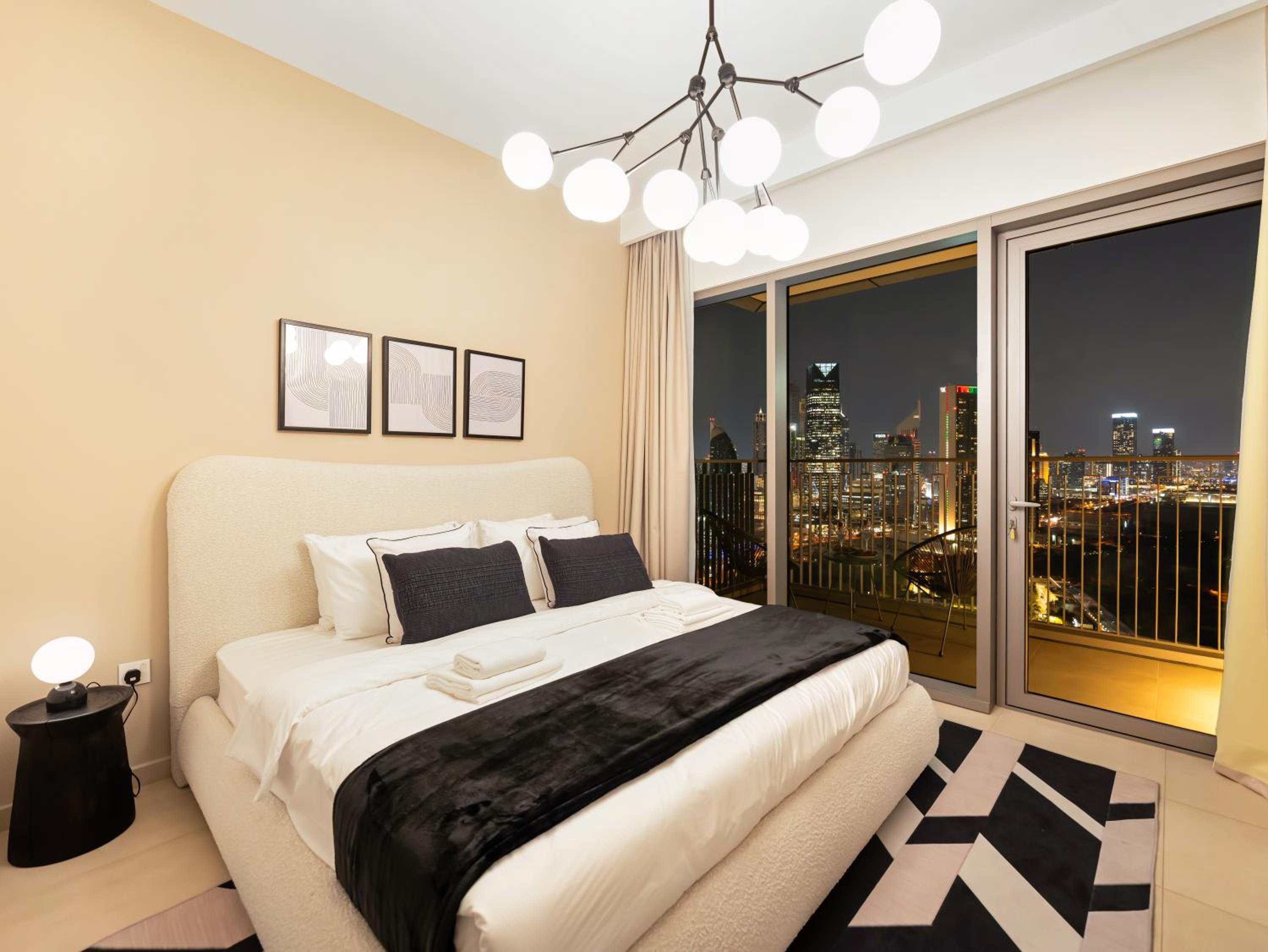 Royal Vista - Luxury 2BR Apartment at Downtown Views II - Downtown