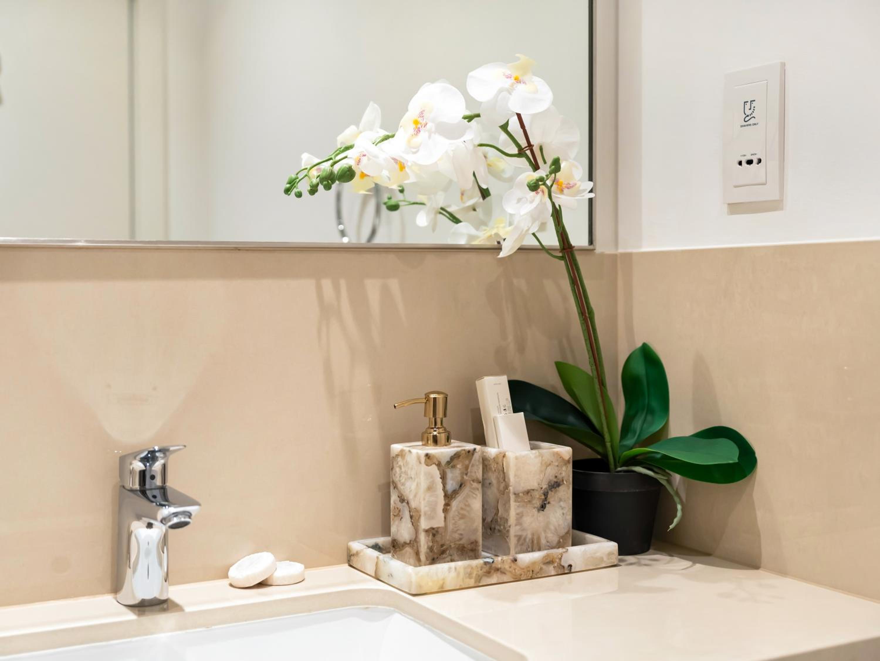 Royal Vista - Luxury 2BR Apartment at Downtown Views II - Downtown