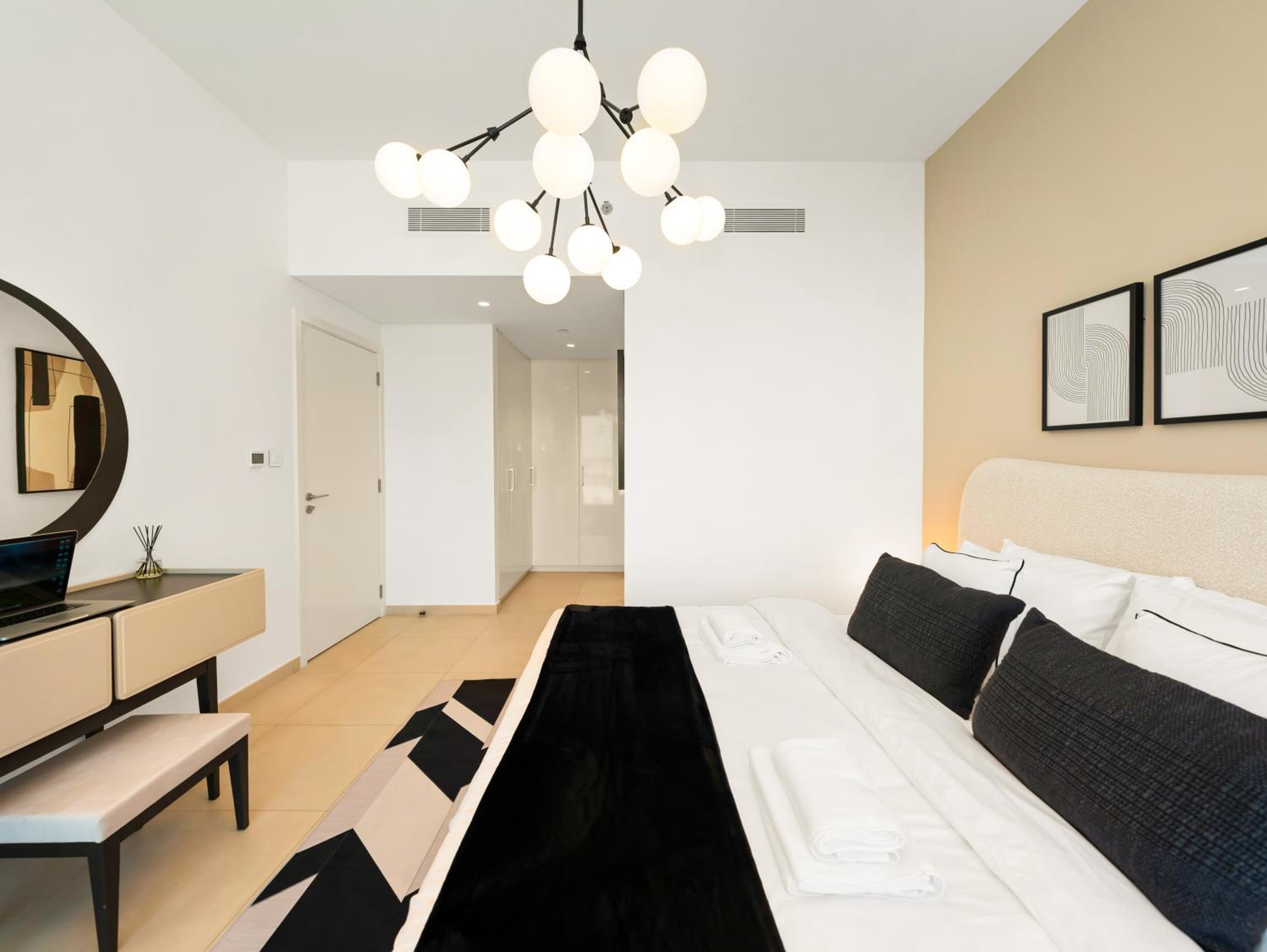 Royal Vista - Luxury 2BR Apartment at Downtown Views II - Downtown