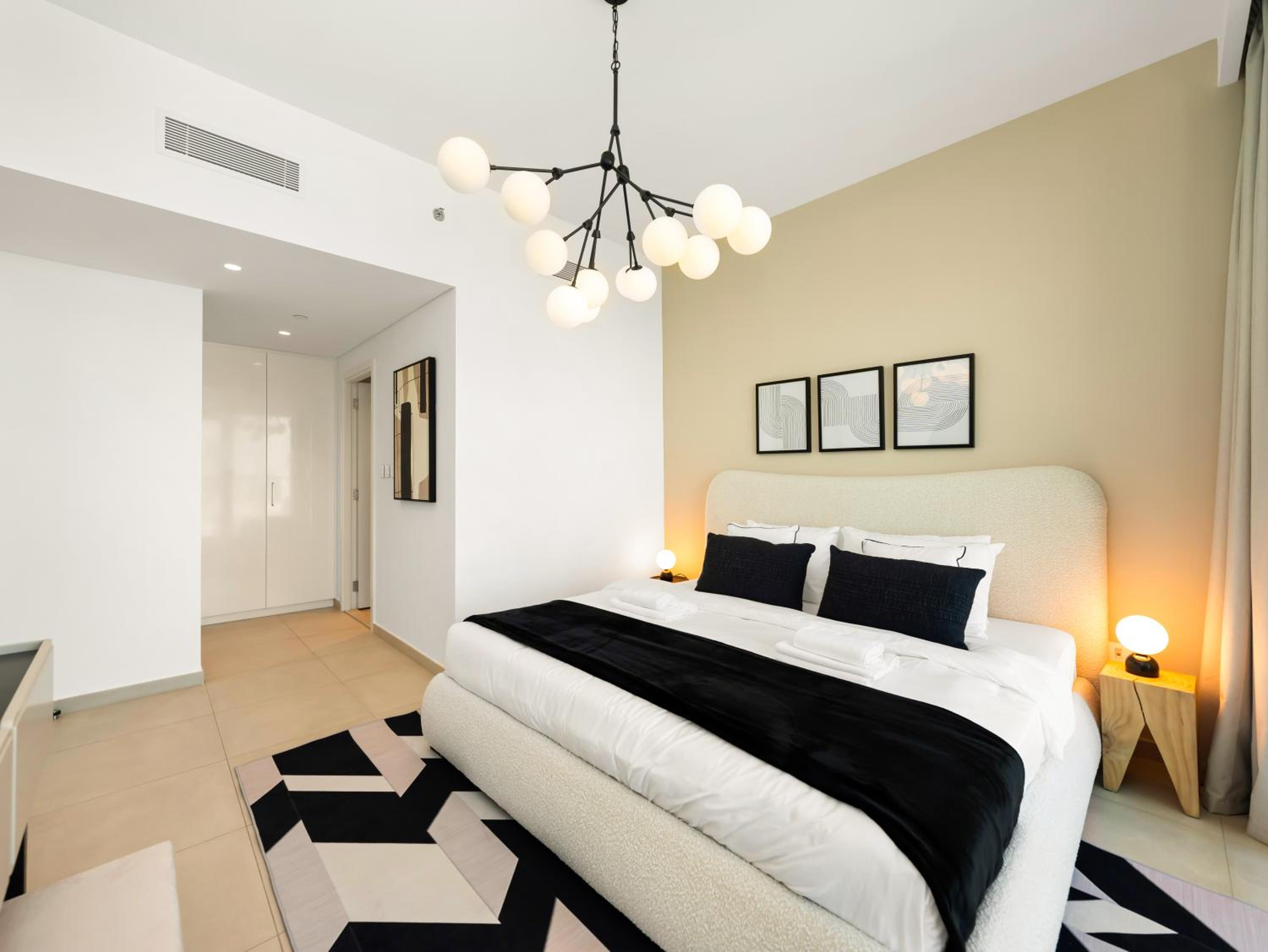 Royal Vista - Luxury 2BR Apartment at Downtown Views II - Downtown
