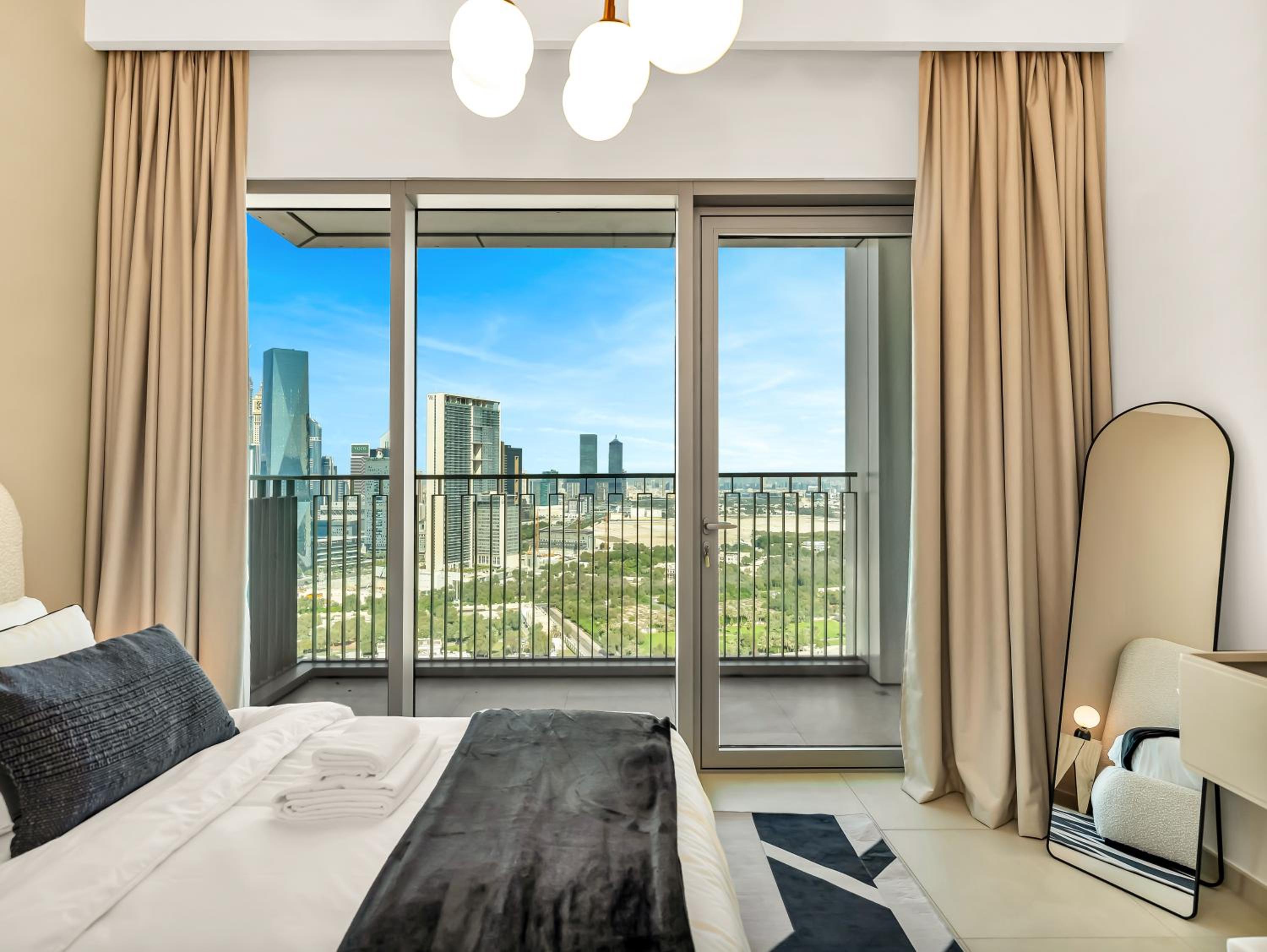 Royal Vista - Luxury 2BR Apartment at Downtown Views II - Downtown