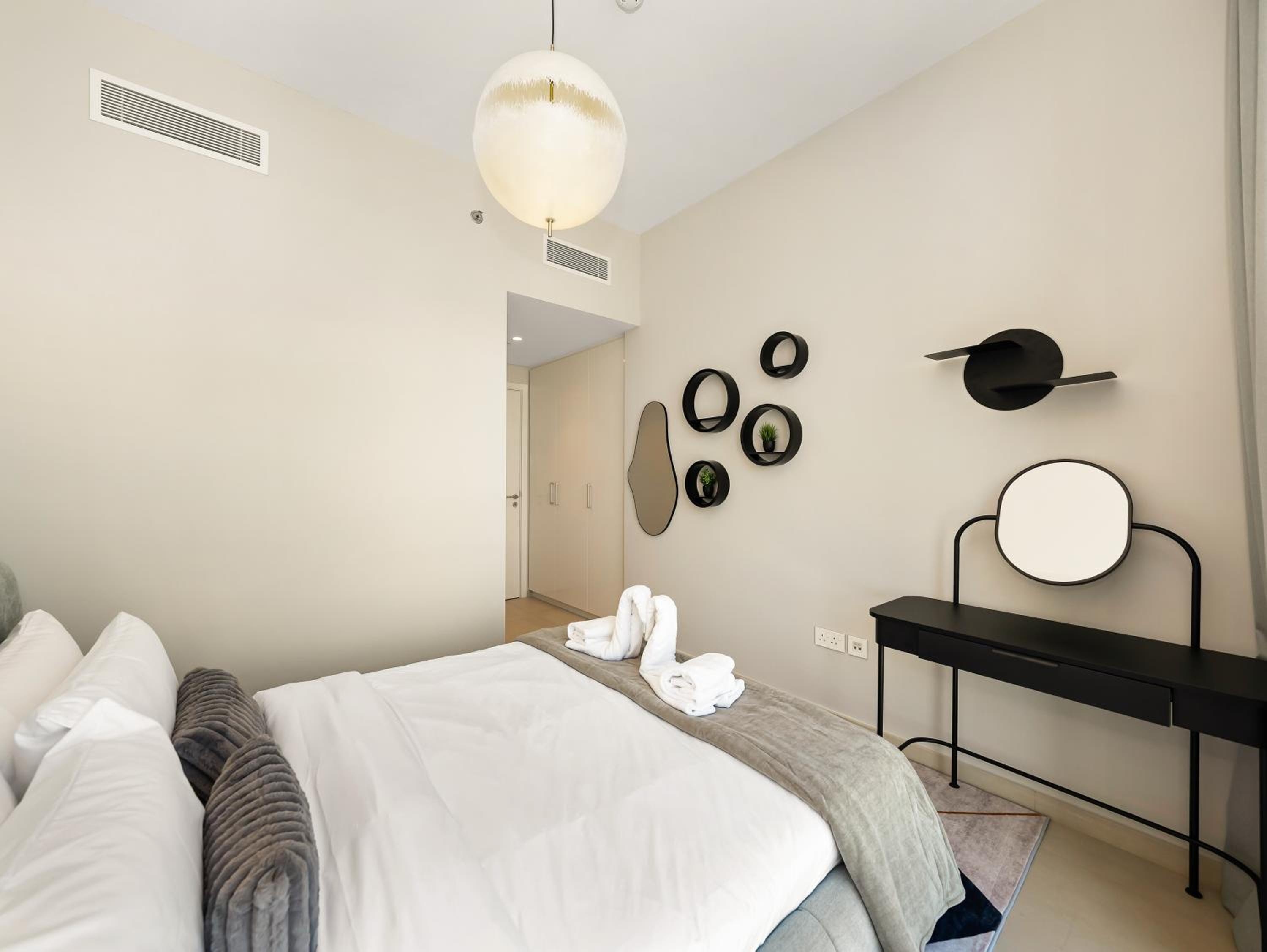 Royal Vista - Luxury 2BR Apartment at Downtown Views II - Downtown