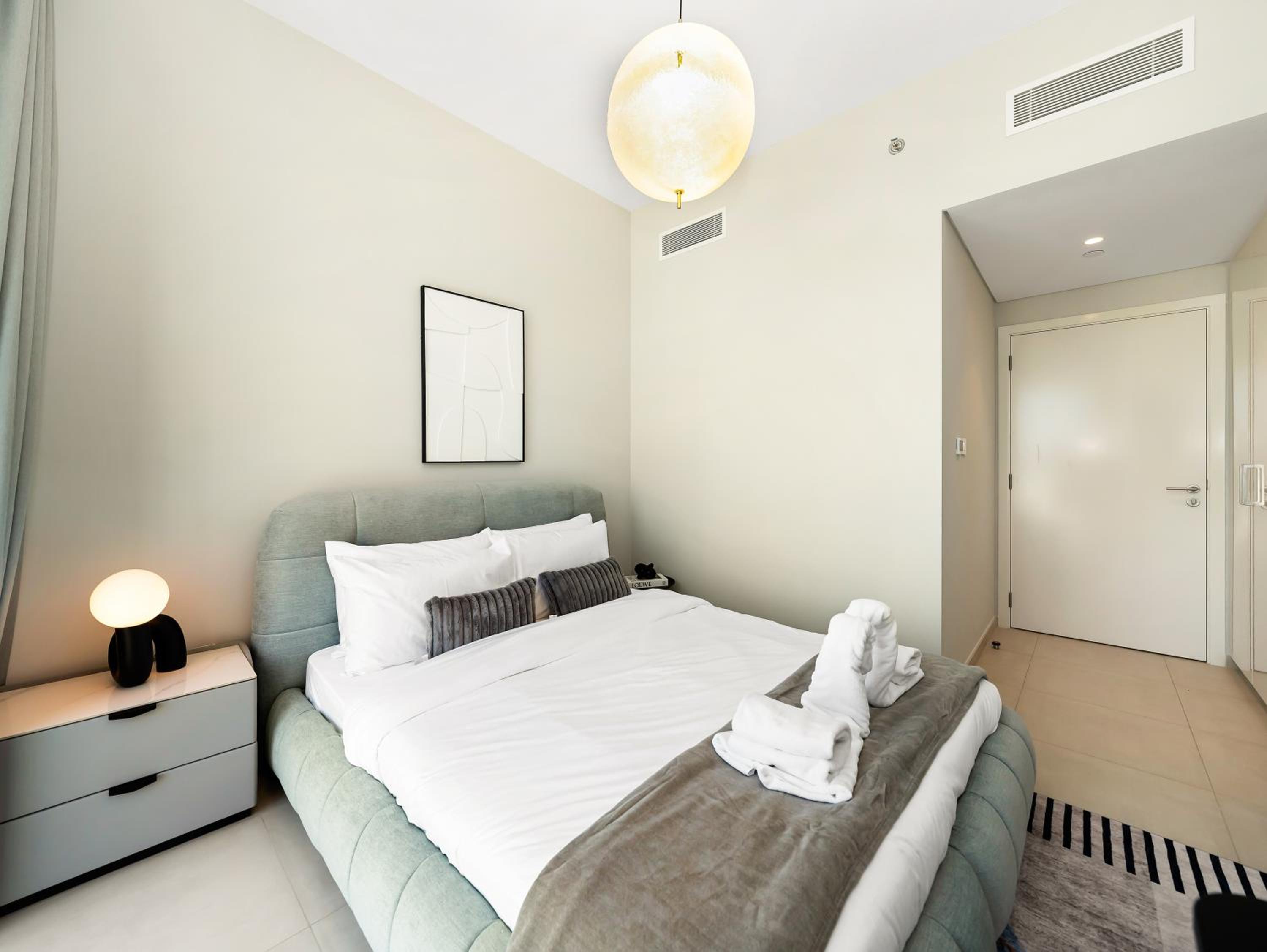 Royal Vista - Luxury 2BR Apartment at Downtown Views II - Downtown