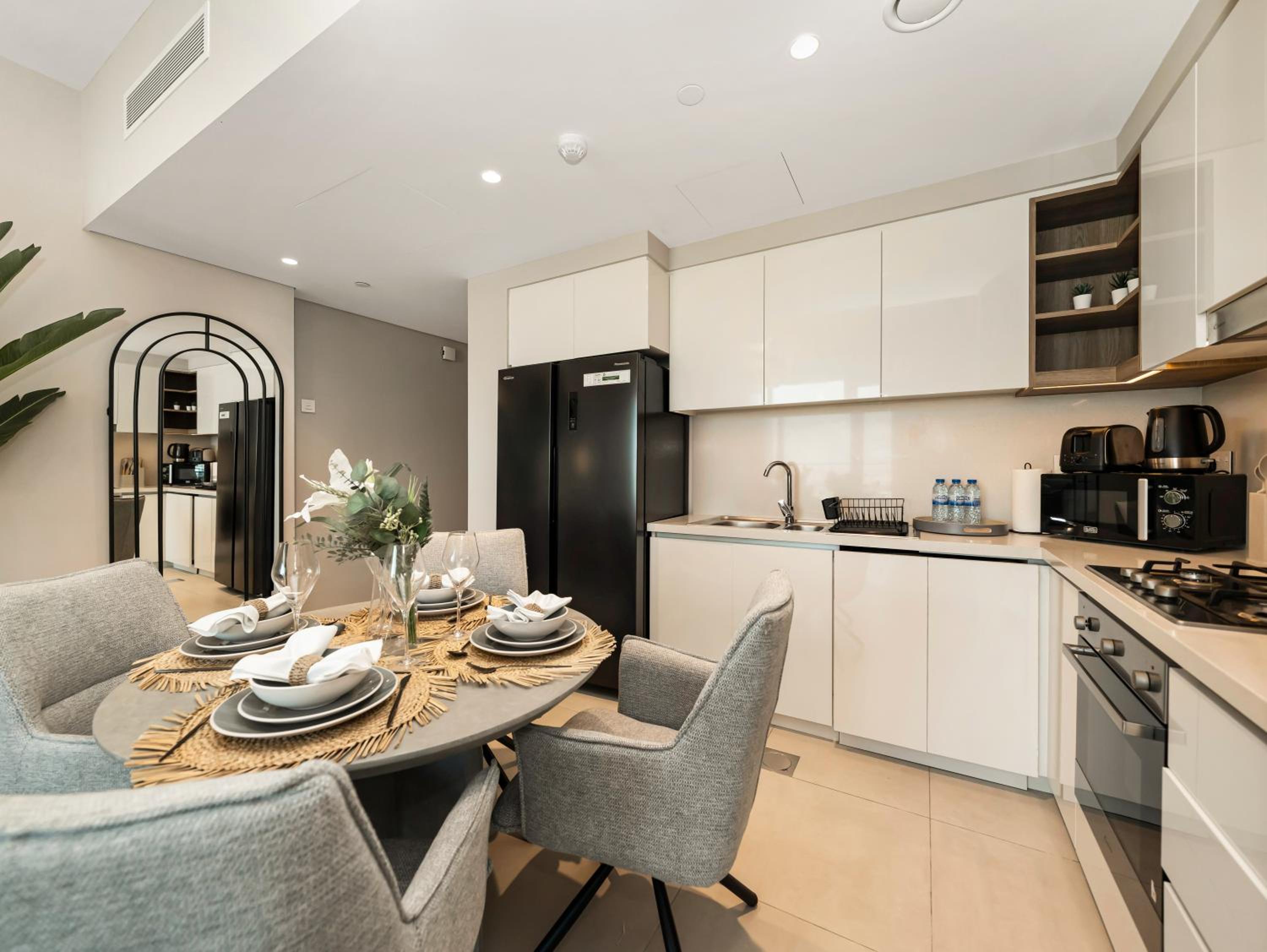 Royal Vista - Luxury 2BR Apartment at Downtown Views II - Downtown