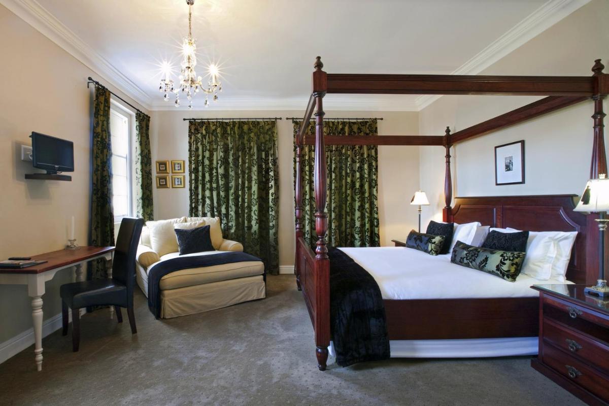 Capeblue Manor House