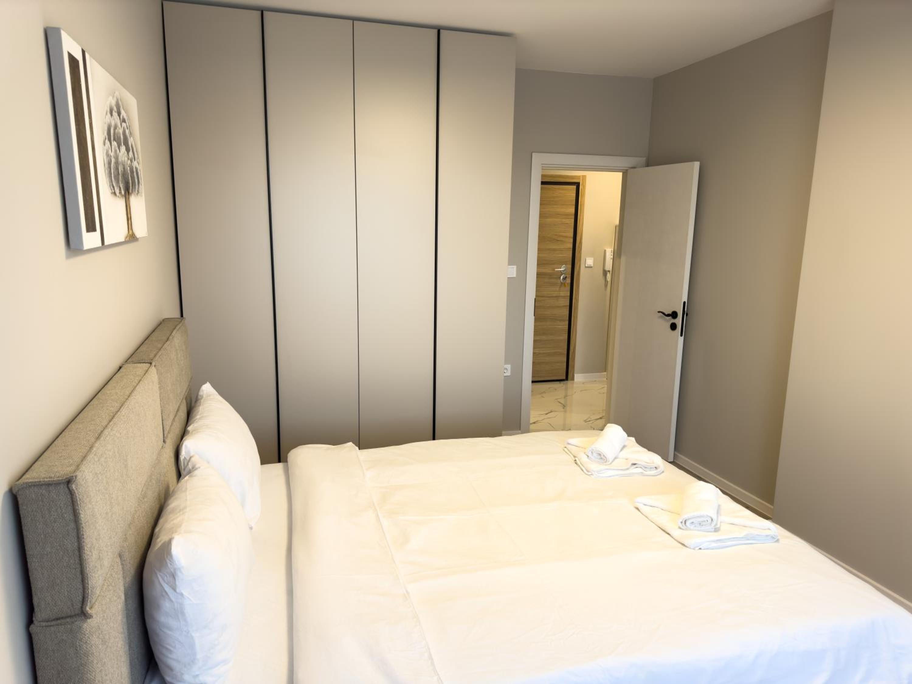 Modern & Spacious Two-Bedroom Apartment