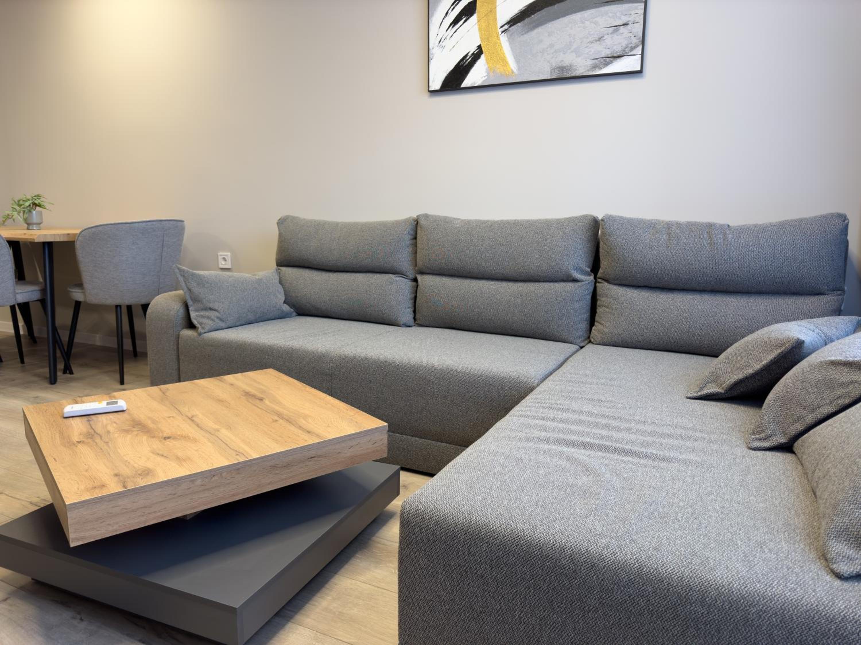 Modern & Spacious Two-Bedroom Apartment