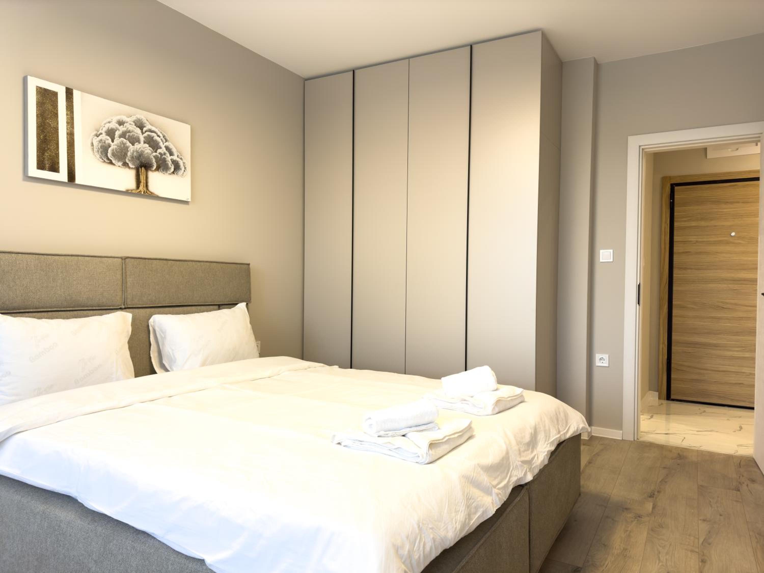 Modern & Spacious Two-Bedroom Apartment