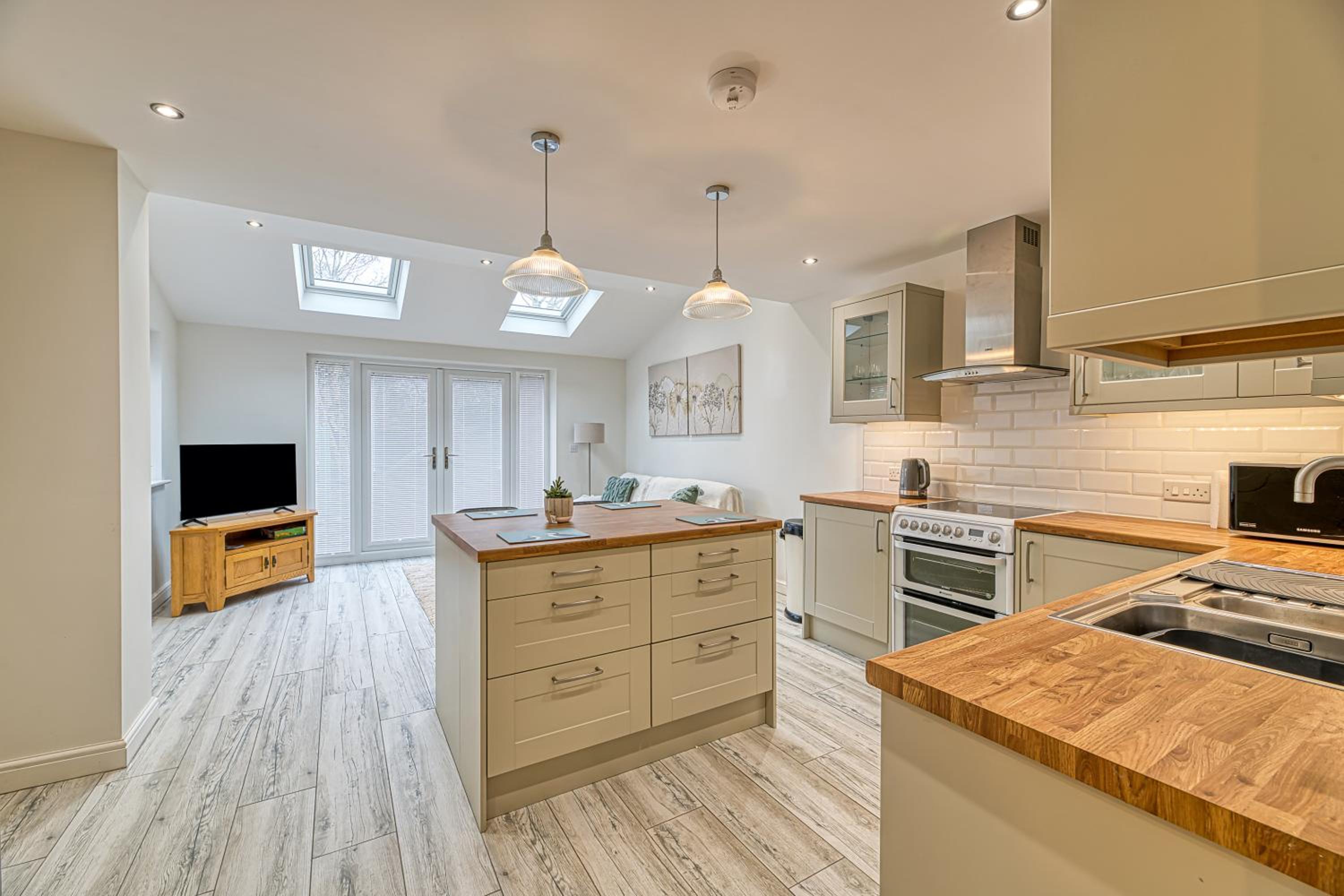 Spacious One Bedroom in Guilden Sutton by Guestz
