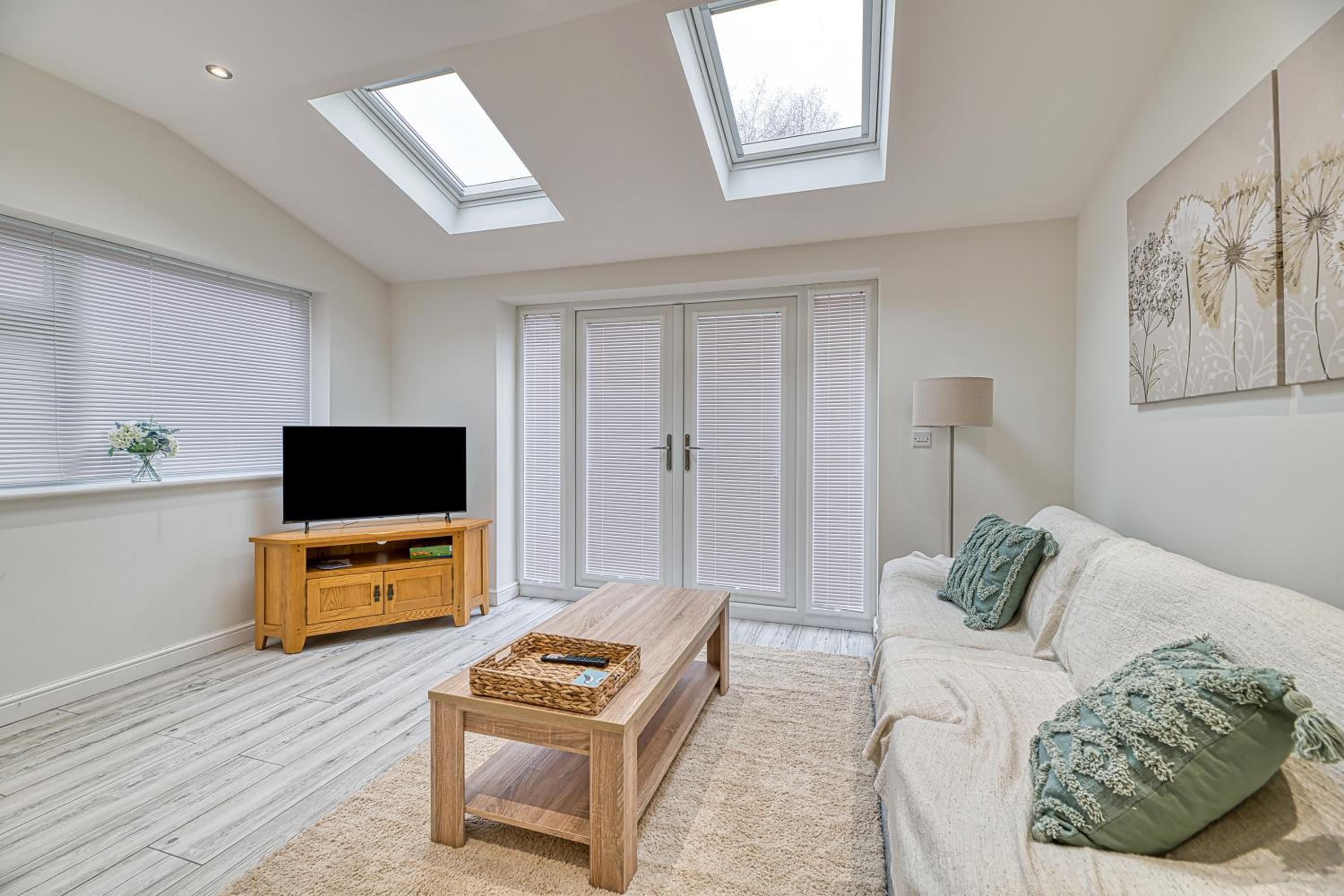 Spacious One Bedroom in Guilden Sutton by Guestz