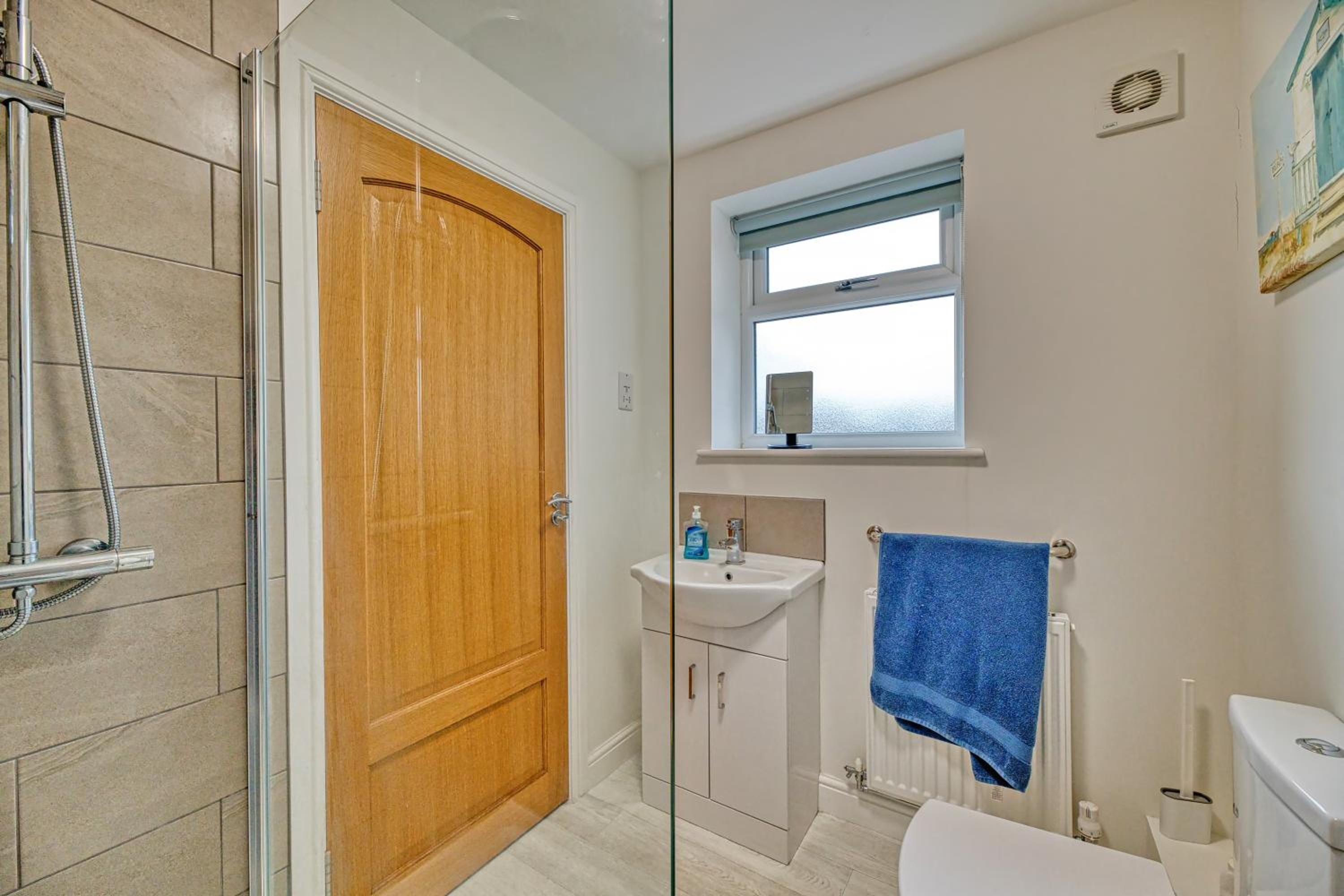 Spacious One Bedroom in Guilden Sutton by Guestz
