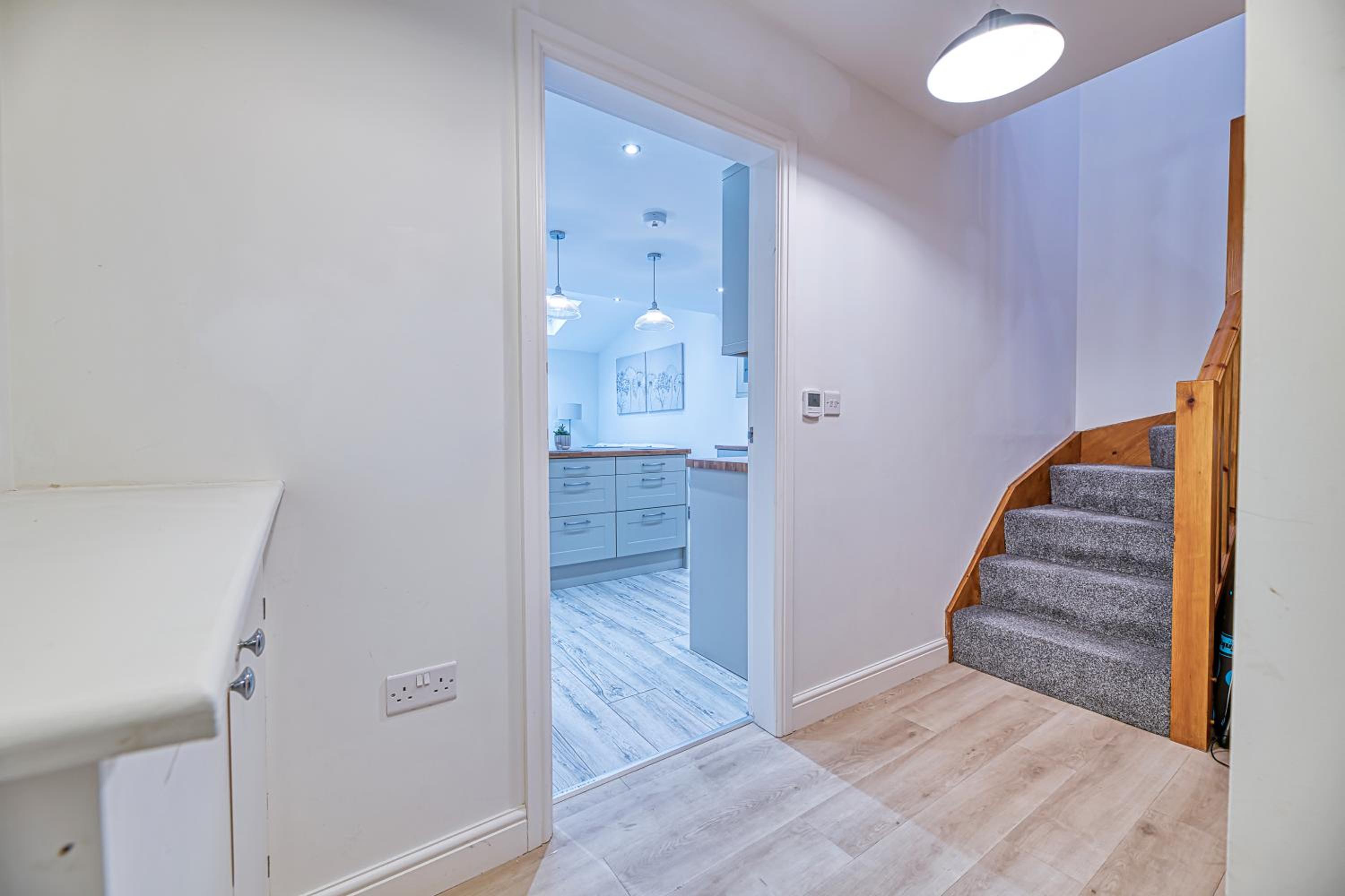 Spacious One Bedroom in Guilden Sutton by Guestz